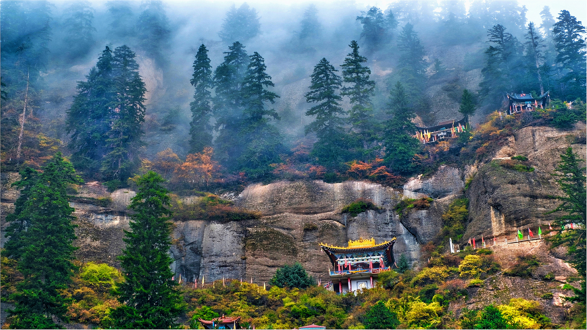 太白县位于陕西省西部,宝鸡市东南部,地处秦岭腹地,环绕在秀美的自然