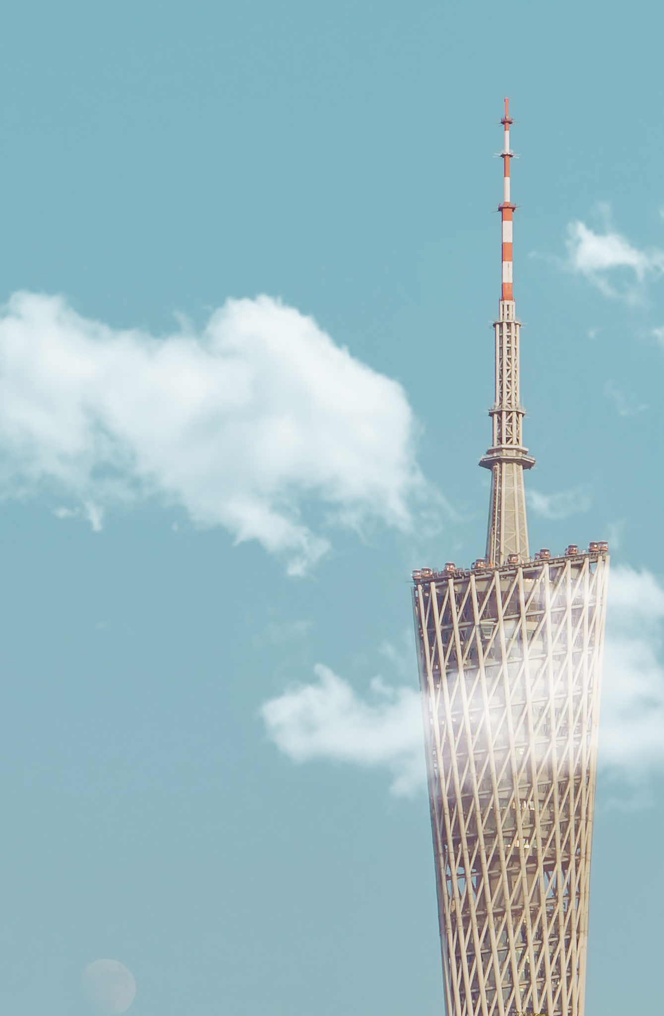 广州塔旅行,夏日出游笔记 广州塔,这座被誉为"小蛮腰"的标志性建筑