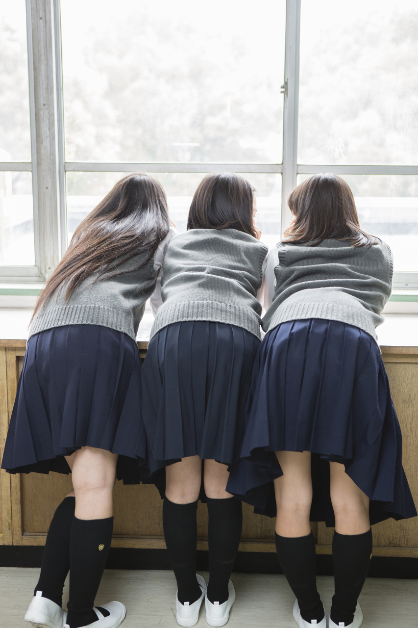 jk制服是一种非常流行的服饰,它代表着青春洋溢和充满活力的形象.