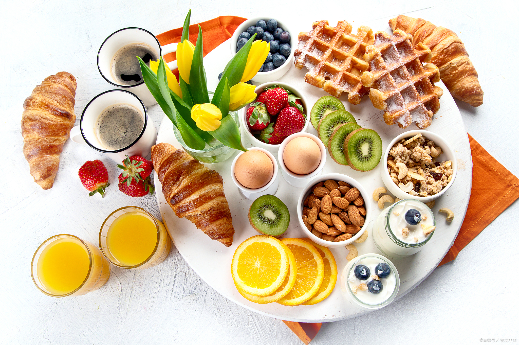 健康事# 当然,以下是一些具体的食物搭配建议,可以帮助你保证营养均衡