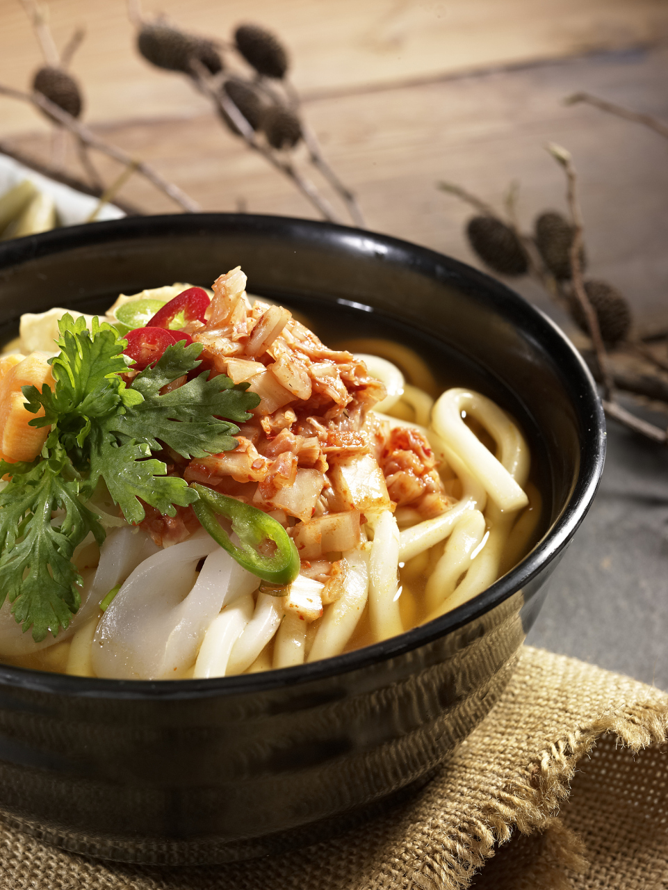 山西刀削面,这一中国传统面食,不仅仅是山西省的特色小吃,更是一种