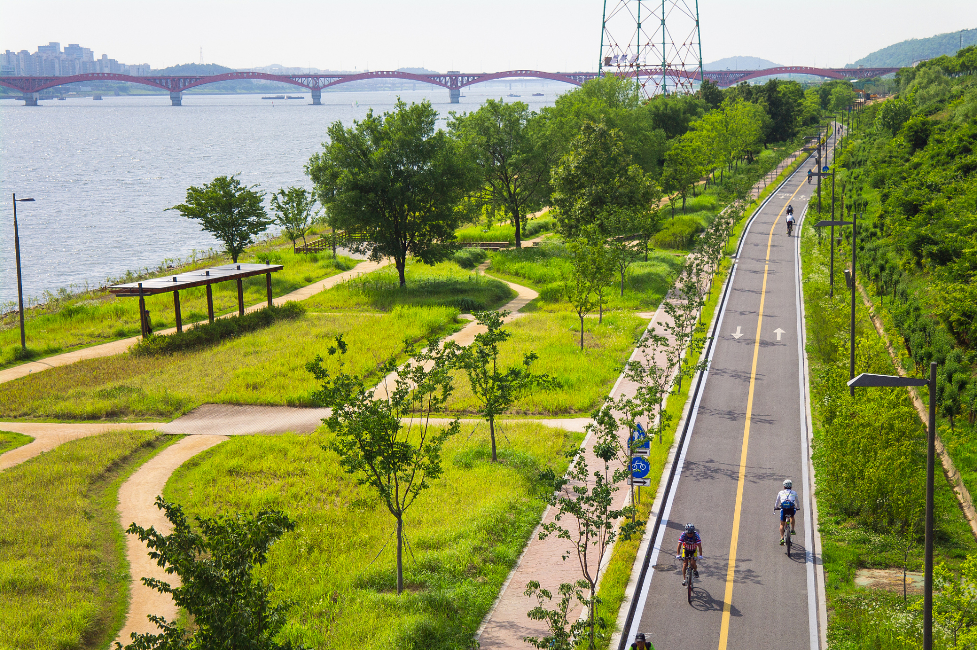 山中央公园绿道是一条非常美丽的绿色生态空间,位于青岛市的太平山区