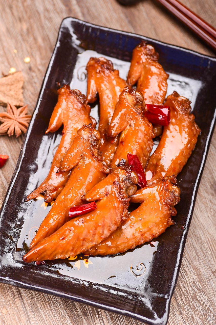 秋日美食大赏# 麻辣翅尖制作,辣到你心动,嗨翻味蕾!
