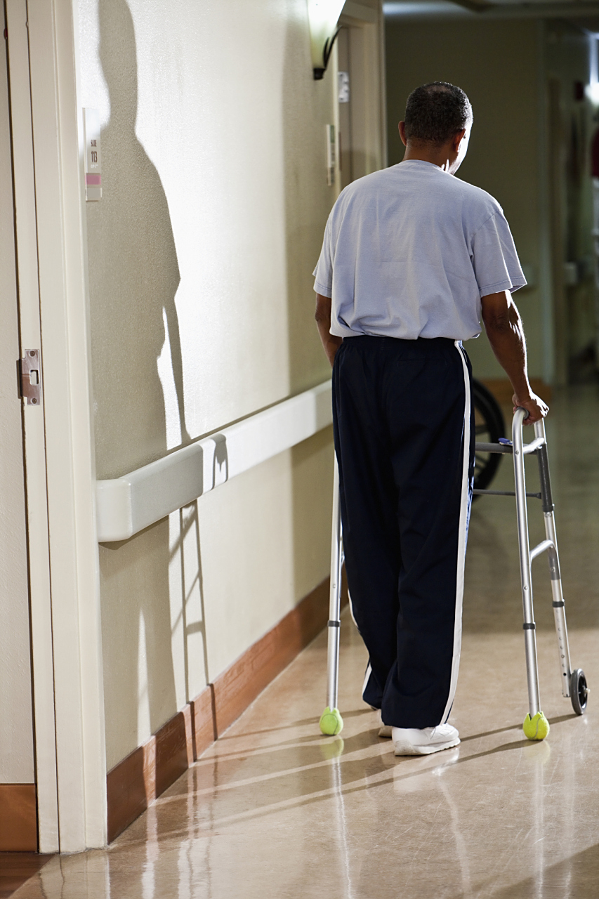 带着异常步态大量走路是在巩固异常运动模式,久而久之,会形成错误的