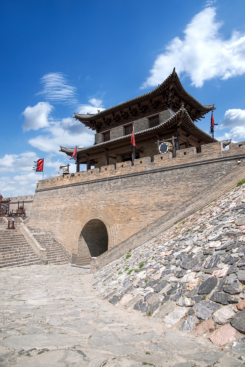 五台山地处山西忻州五台县,和普陀山,九华山,峨眉山并称为中国佛教