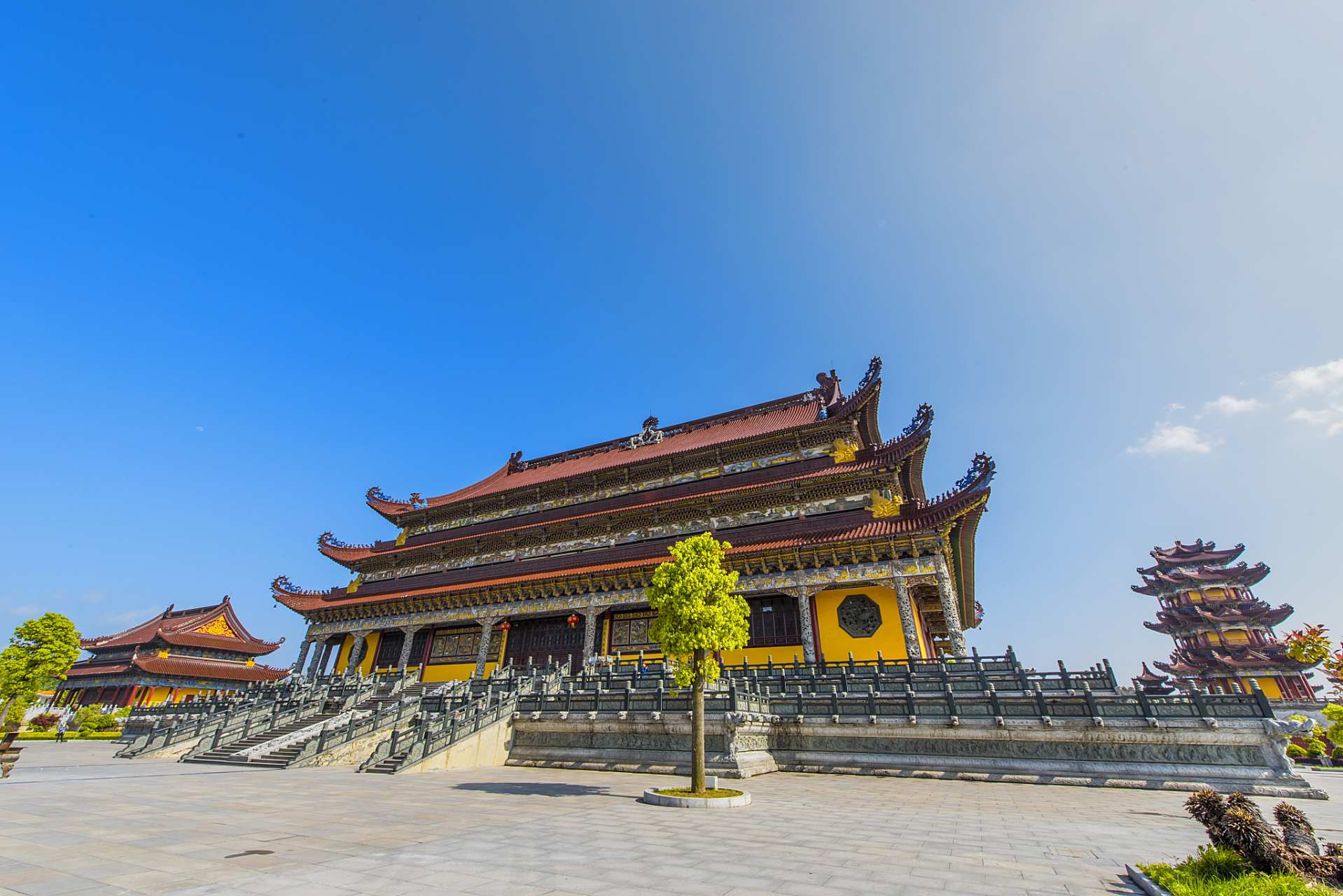 兜率寺,这座隐藏在南京市浦口区老山国家森林公园的明代寺庙,堪称遗世