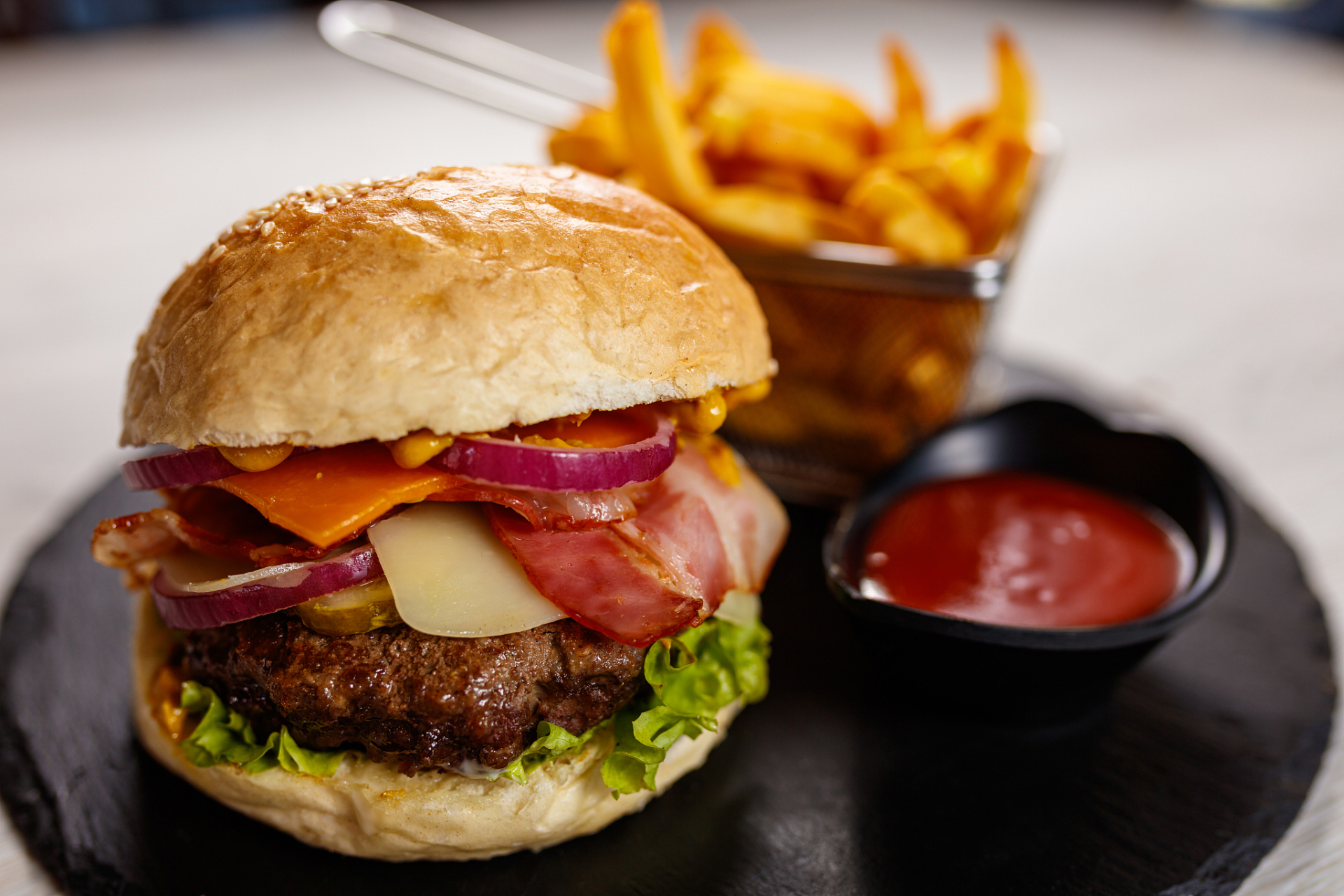 炸鸡,到富有变化的波士顿扒,纽约芝士蛋糕,我将与大家探索美国美食的