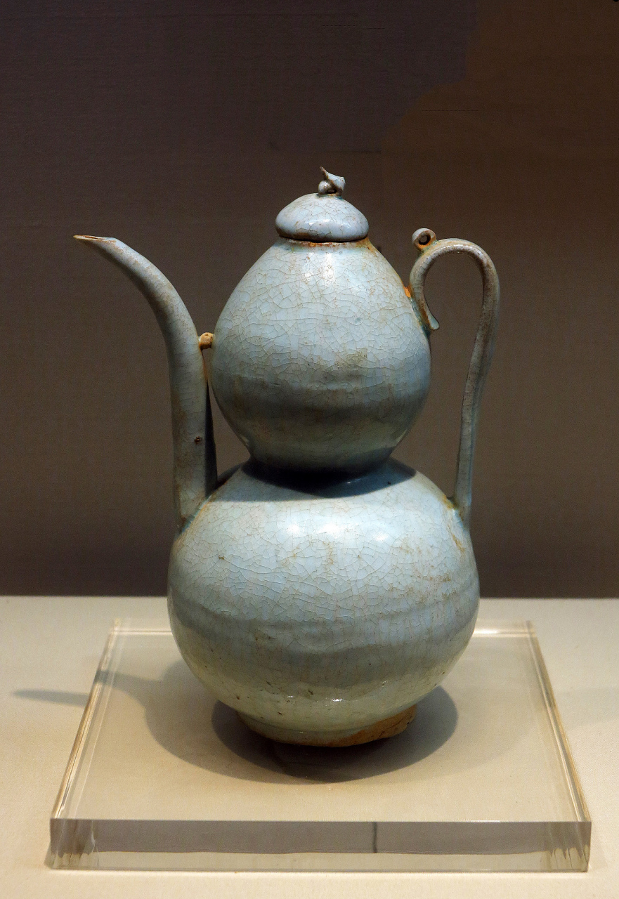 越窑,这一闪耀着青瓷之光的窑系,源自浙江上虞,余姚,绍兴一带,那里曾