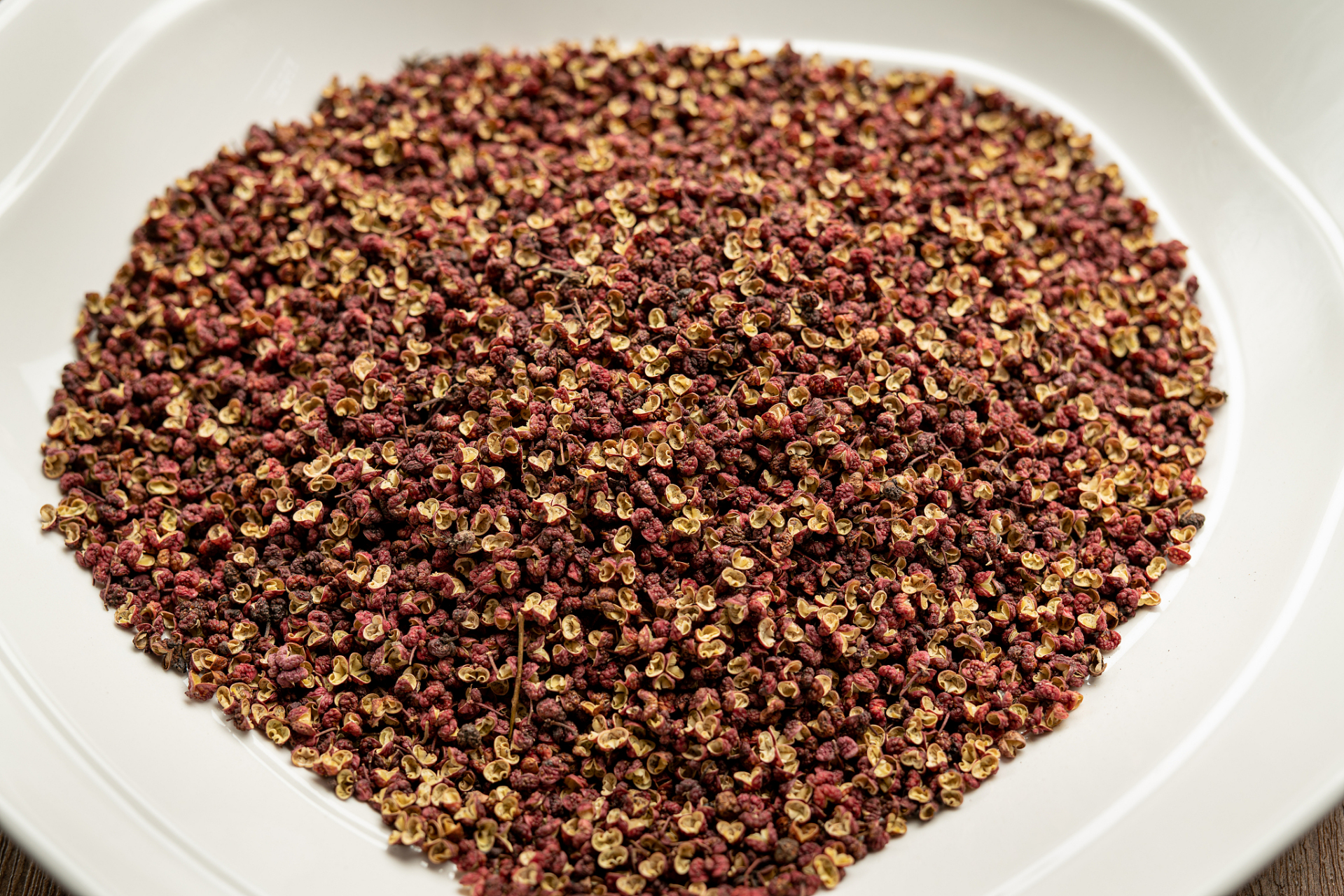 我是一个吃货,最近刚尝试了甘肃天水的大红袍花椒,味道真的是太棒了!