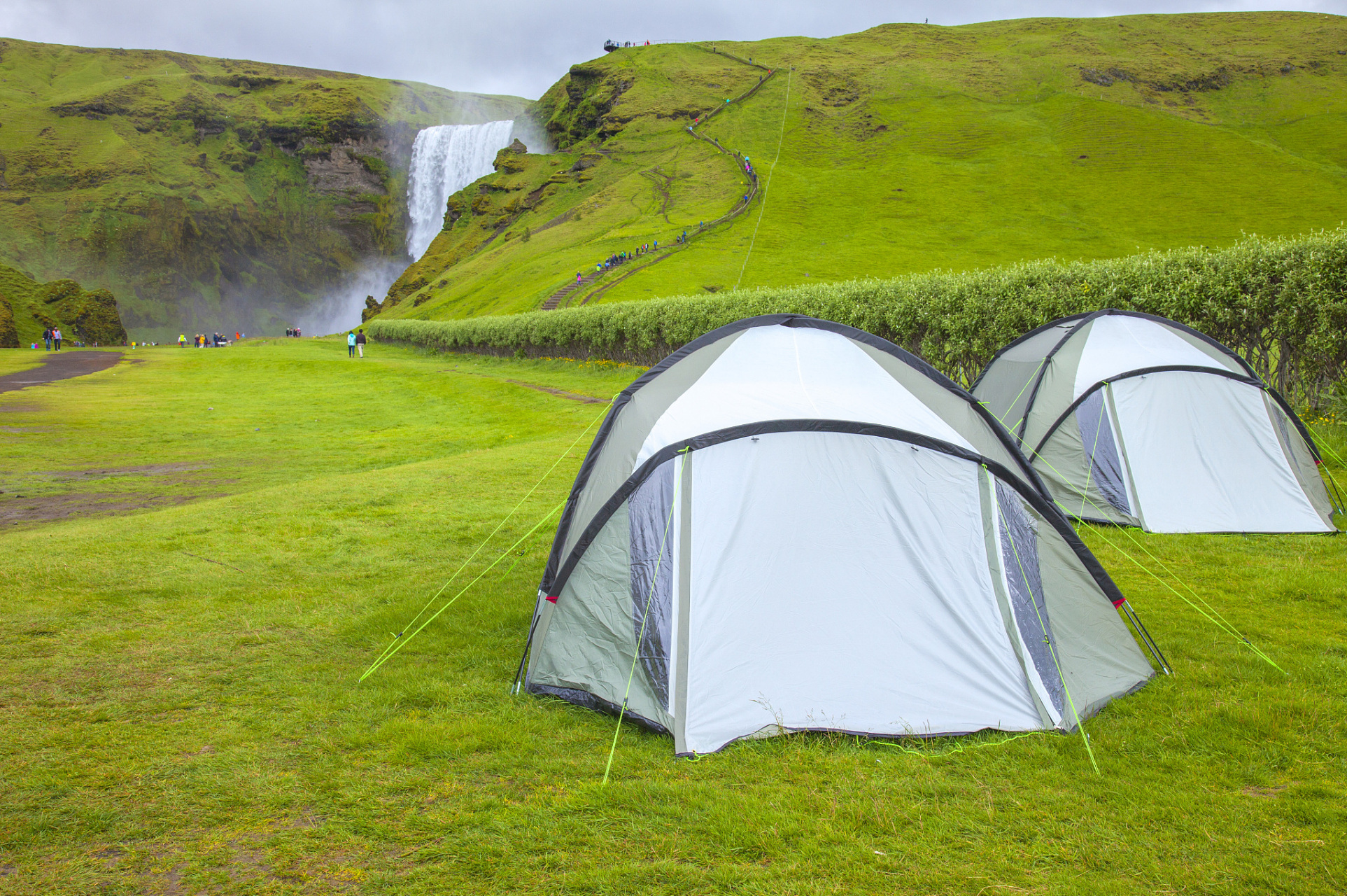 以下是一些户外搭帐篷的讲究和技巧: 选择合适的营地:在搭帐篷之前,要