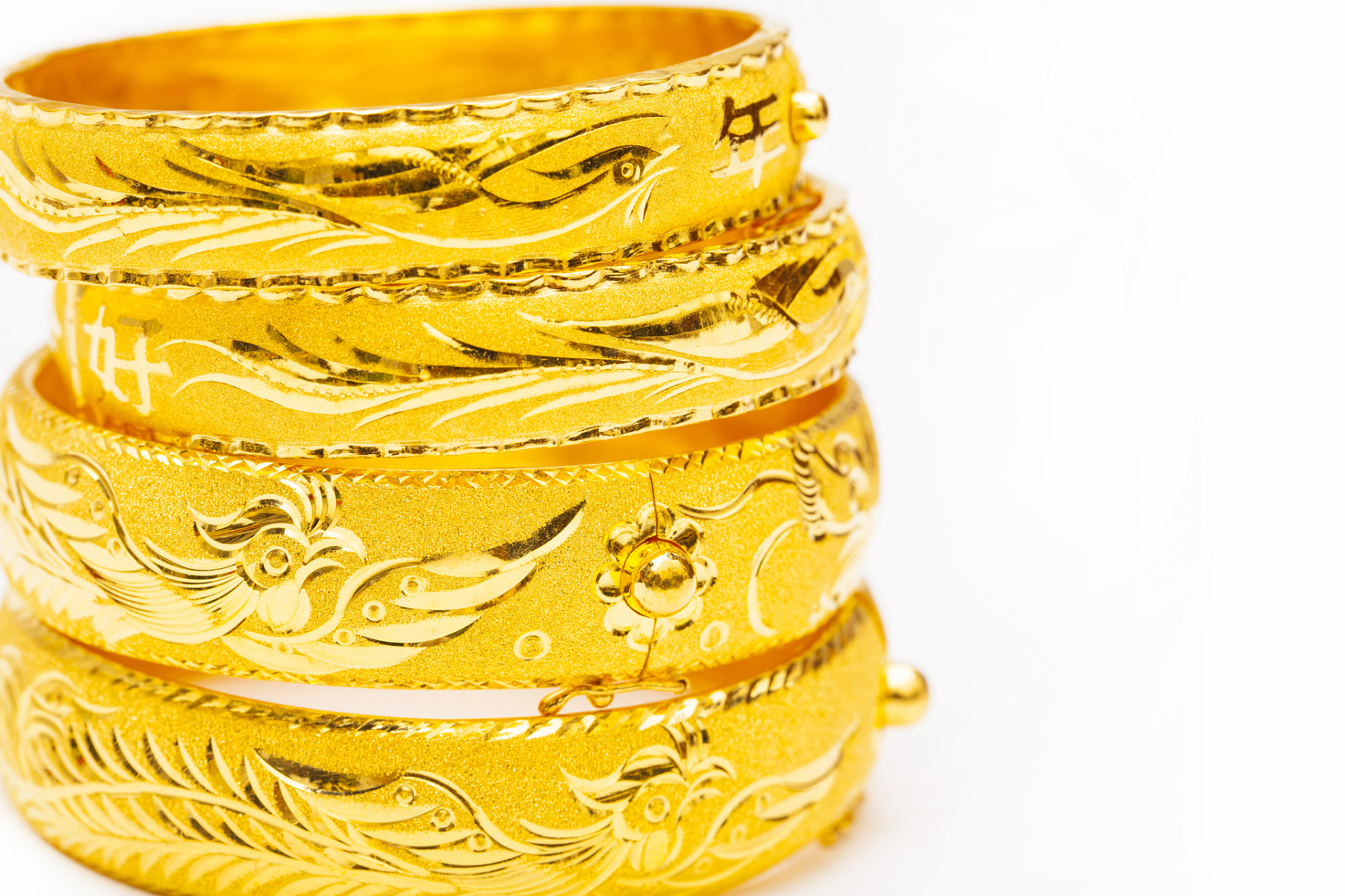 今天婆家给了我三万元,让我去买金器!