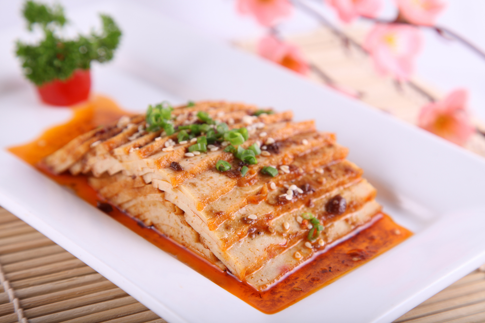 顾县豆干是四川广安顾县镇的特色美食,以醇香口感,独特工艺和悠久历史