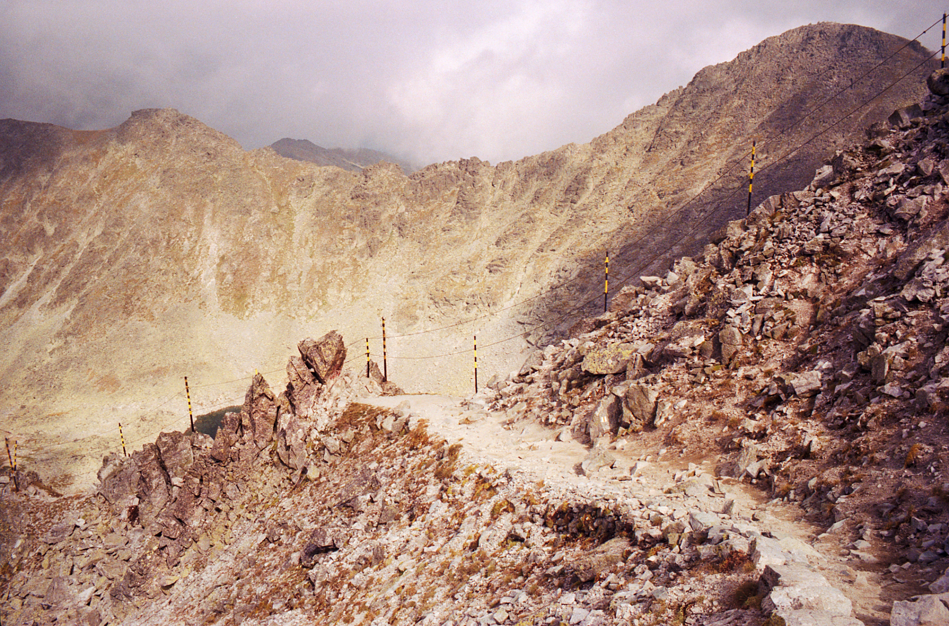 山海关盘边有一座山脉叫做欢喜岭,大明边军远征回师的时候,军队看见这