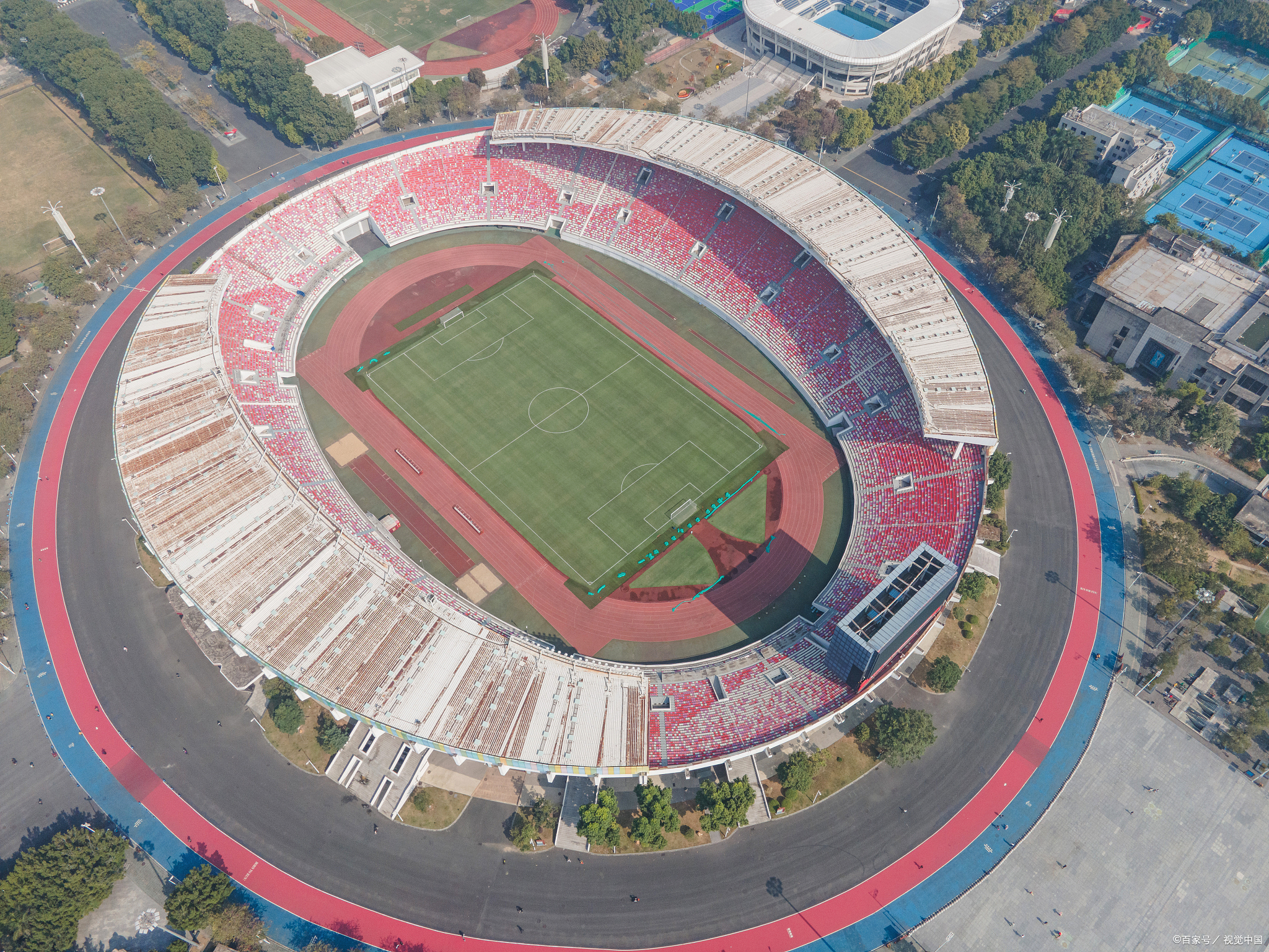 夏日闪光旅行家# 越秀山体育场位于越秀山南麓,是广州市的一座历史