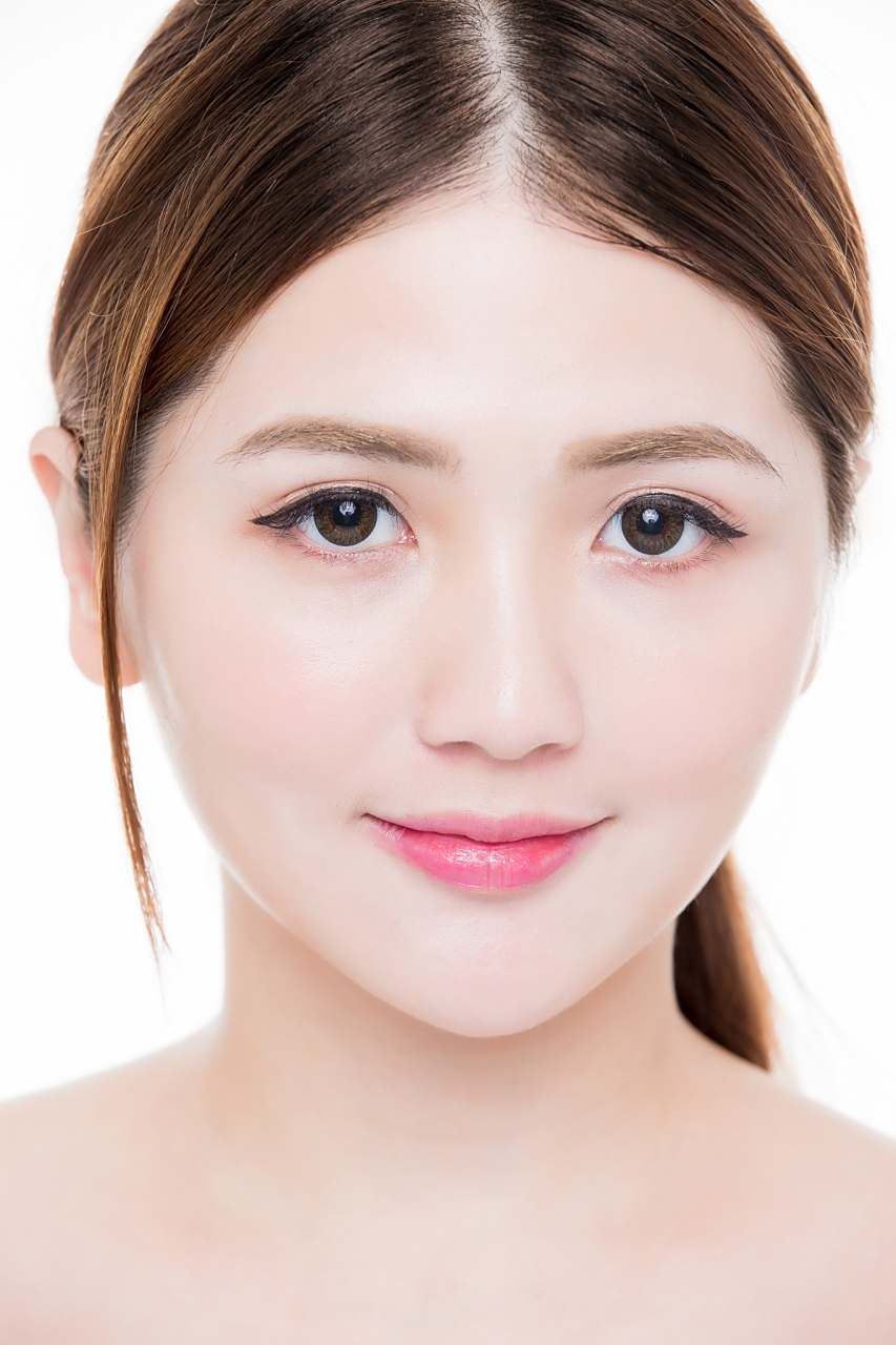 心形脸是什么脸?  心形脸是近年来广受欢迎的一种脸型,它的特点是在下