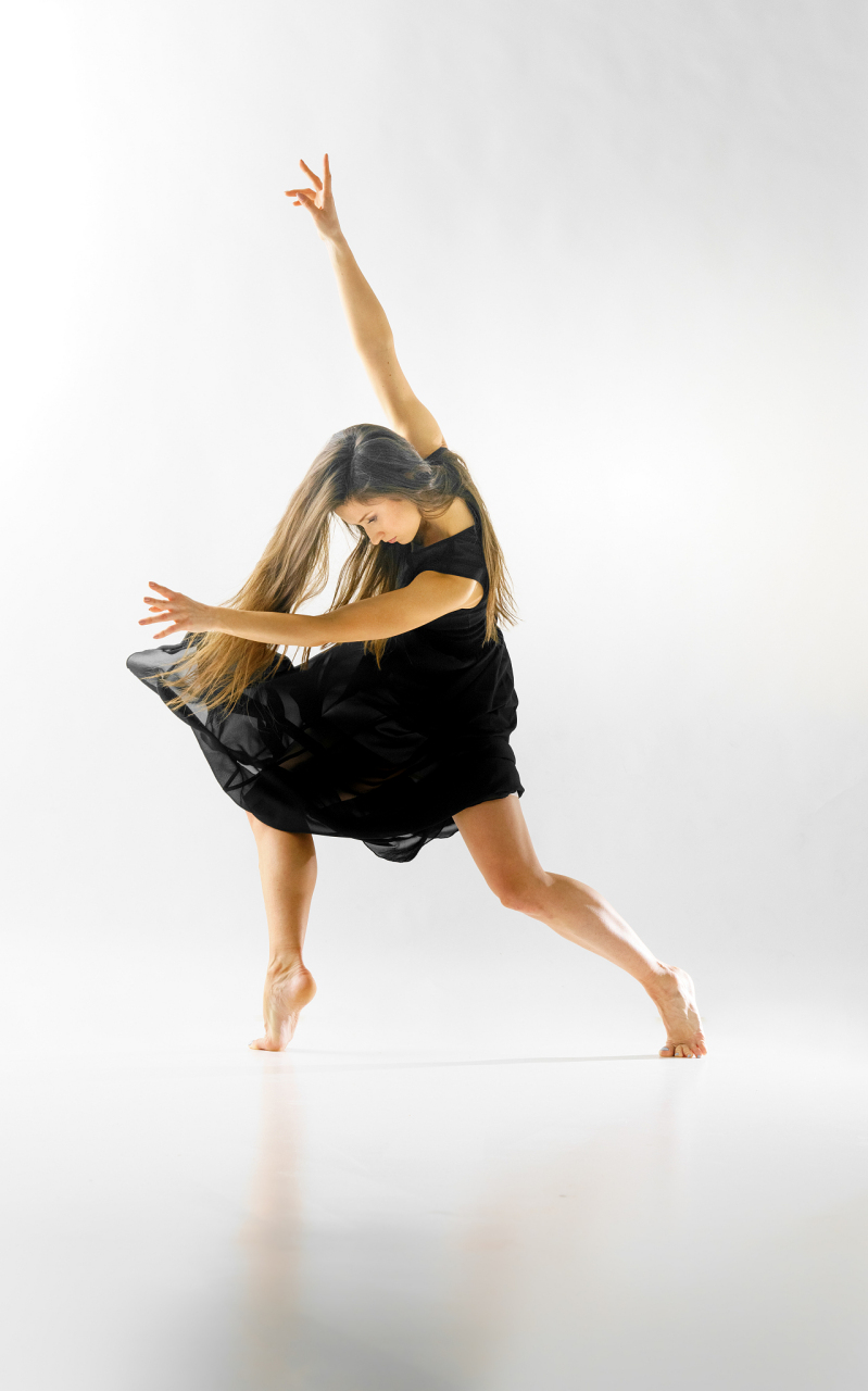 舞蹈肢体训练时需要注意什么  在舞蹈肢体训练时,有几个重要的注意事