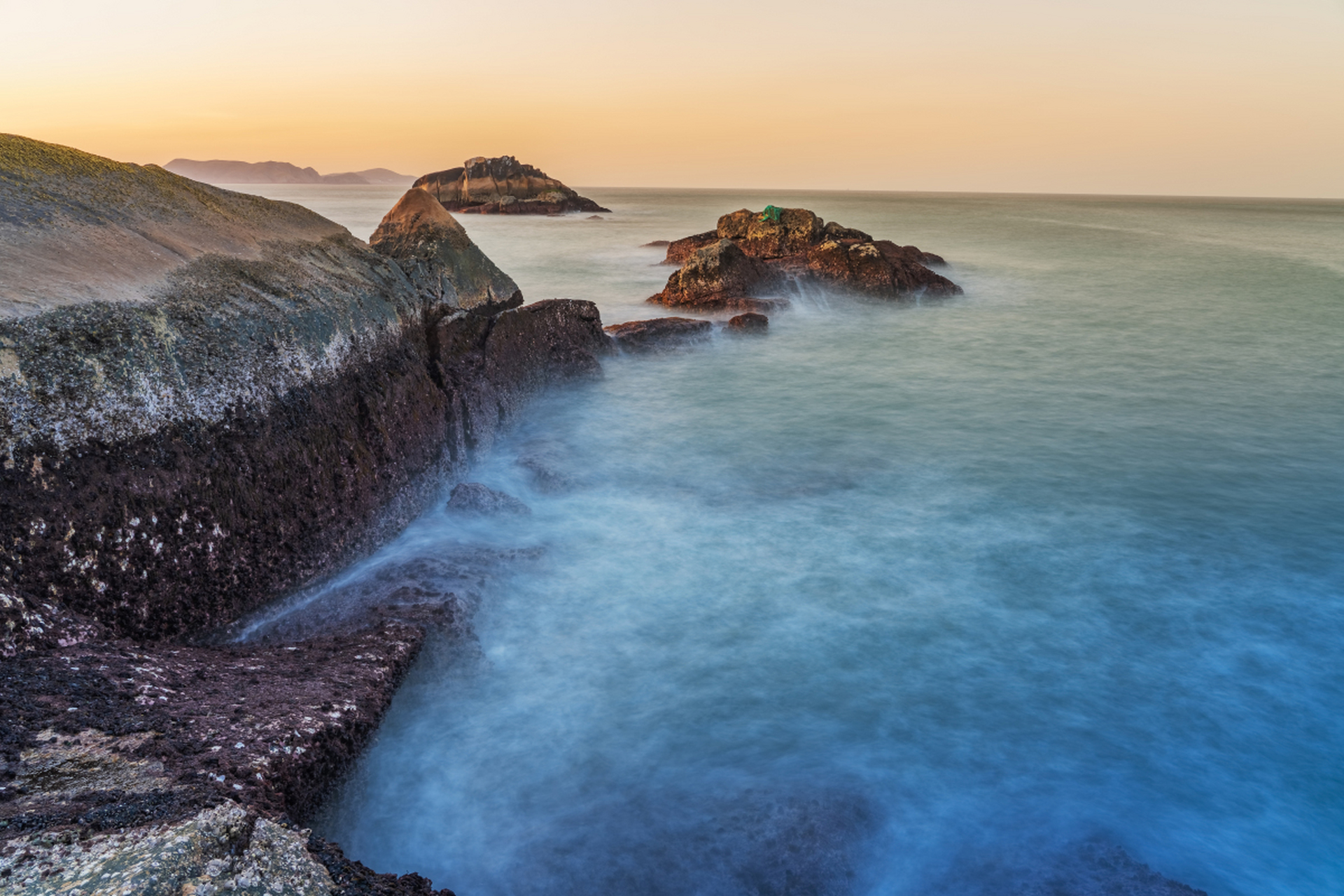 98舟山,一个拥有海岛之称的城市,拥有着美丽的海滩和清澈的海水,是