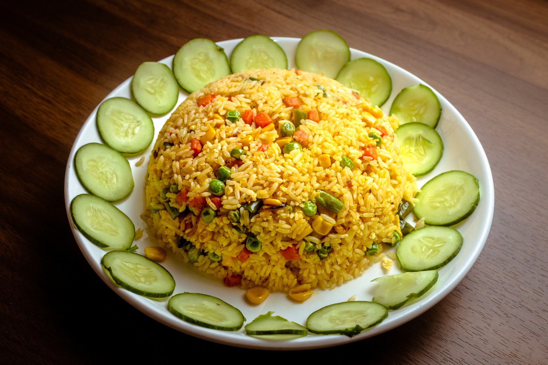 996993您好,以下是【扬州炒饭】的食谱:  98材料: - 米饭