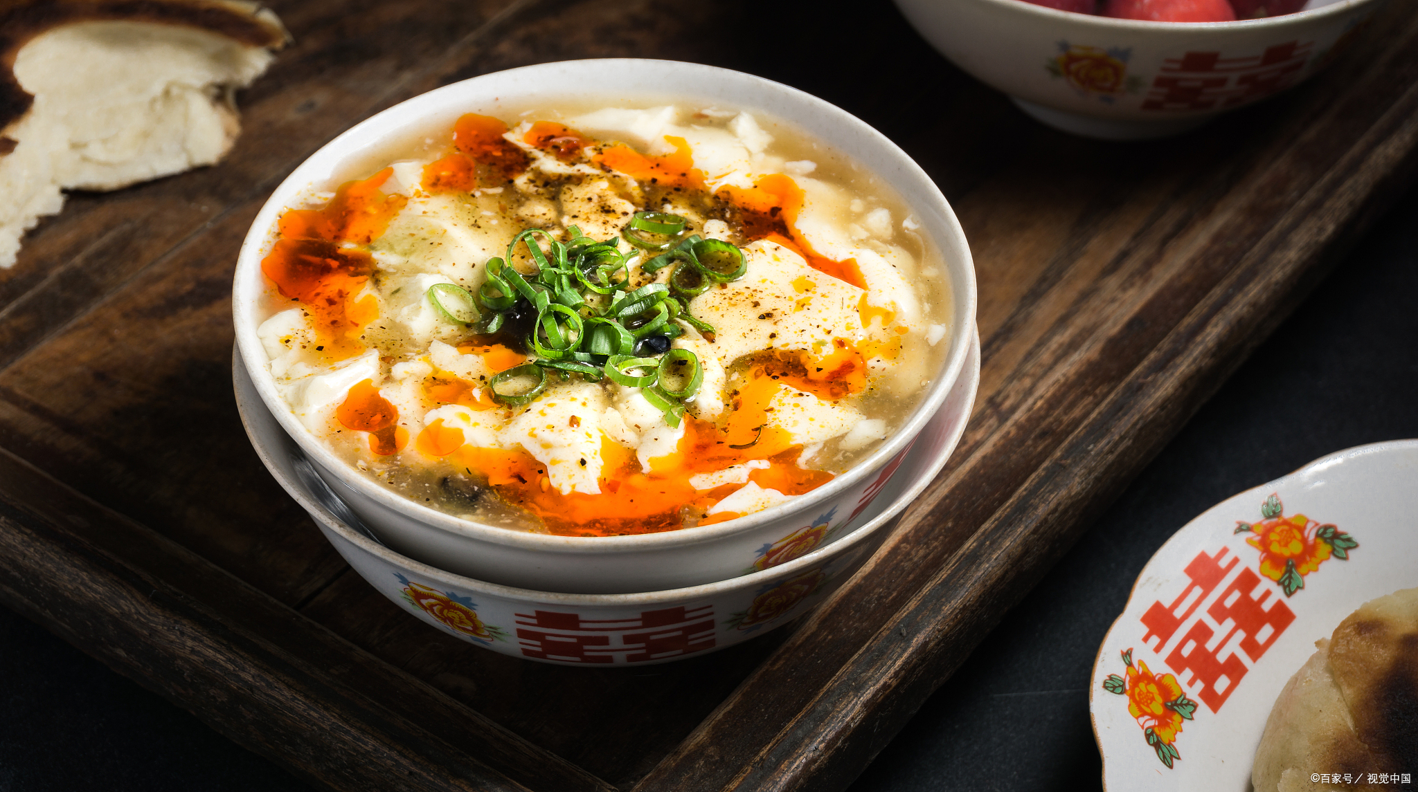 格重康峰的特色风味——康峰豆腐脑  在格重康峰这片美丽的土地上,有