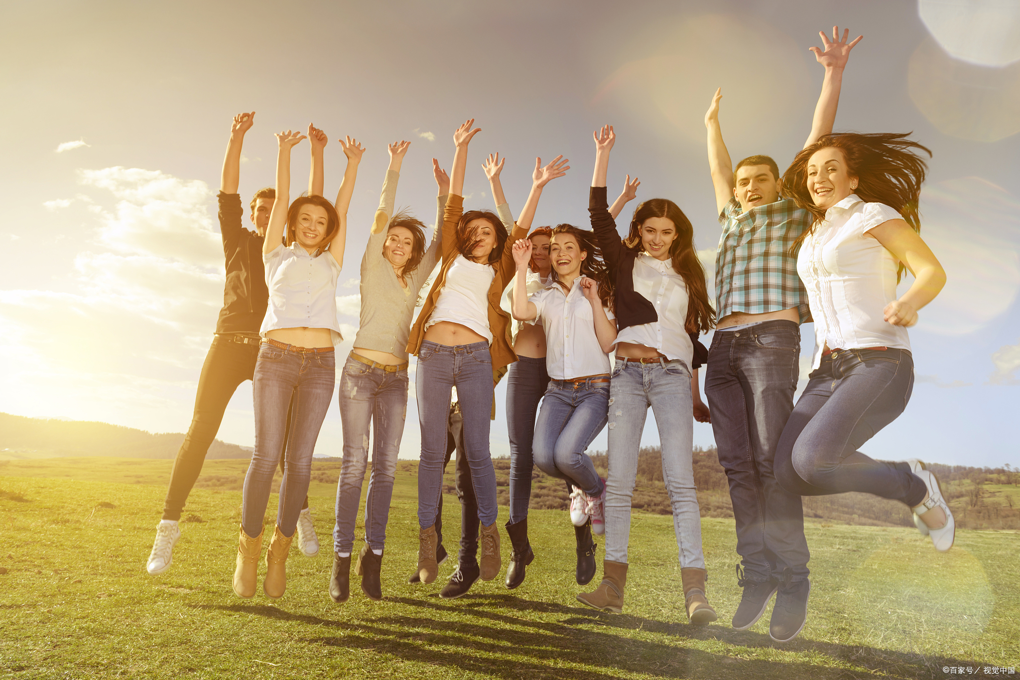 让自己感兴趣,开心起来的事情,比如运动,和朋友聚会,多读世界名著等