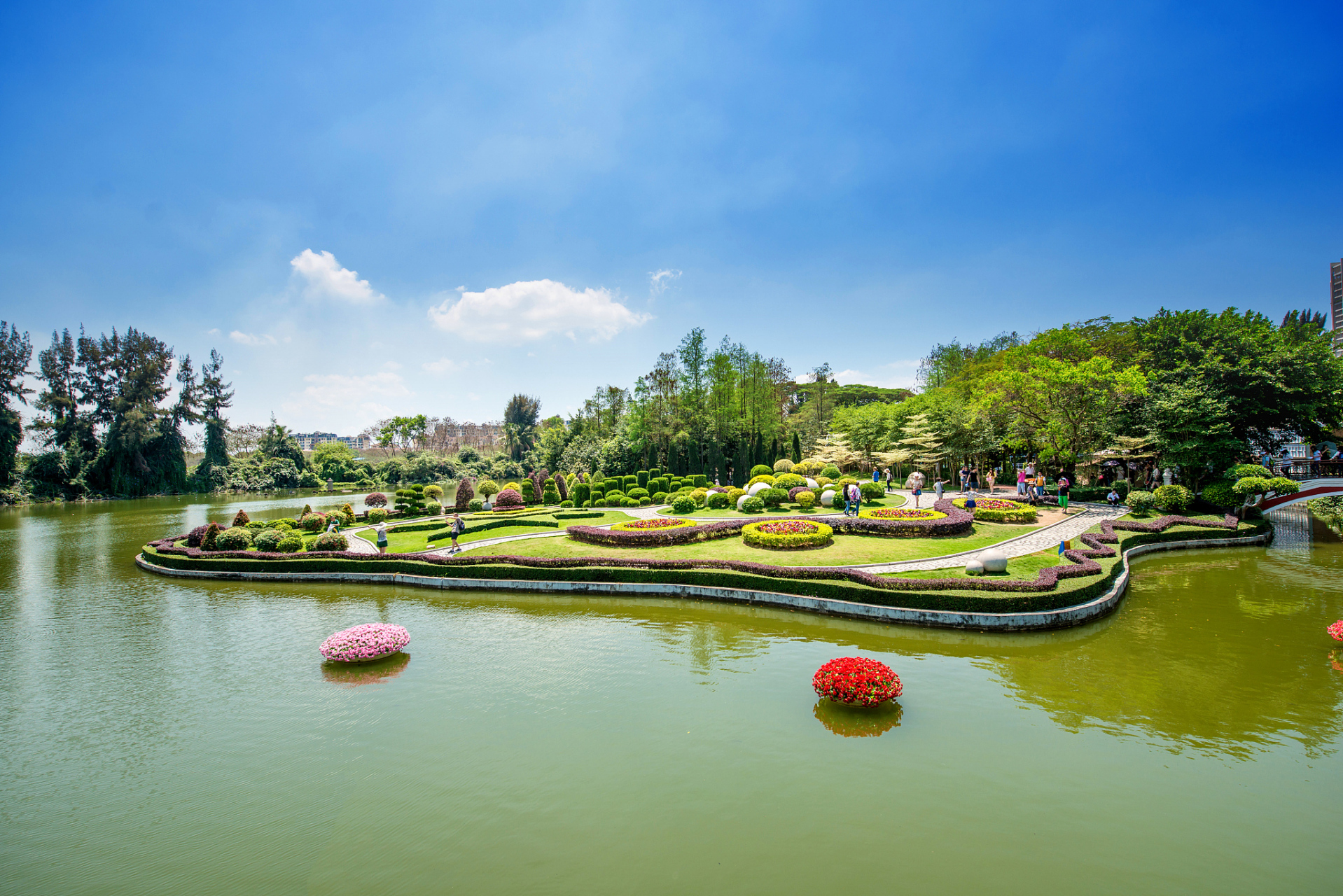 广东华南植物园,位于广州市天河区,是一处集科研,科普和游览观赏为