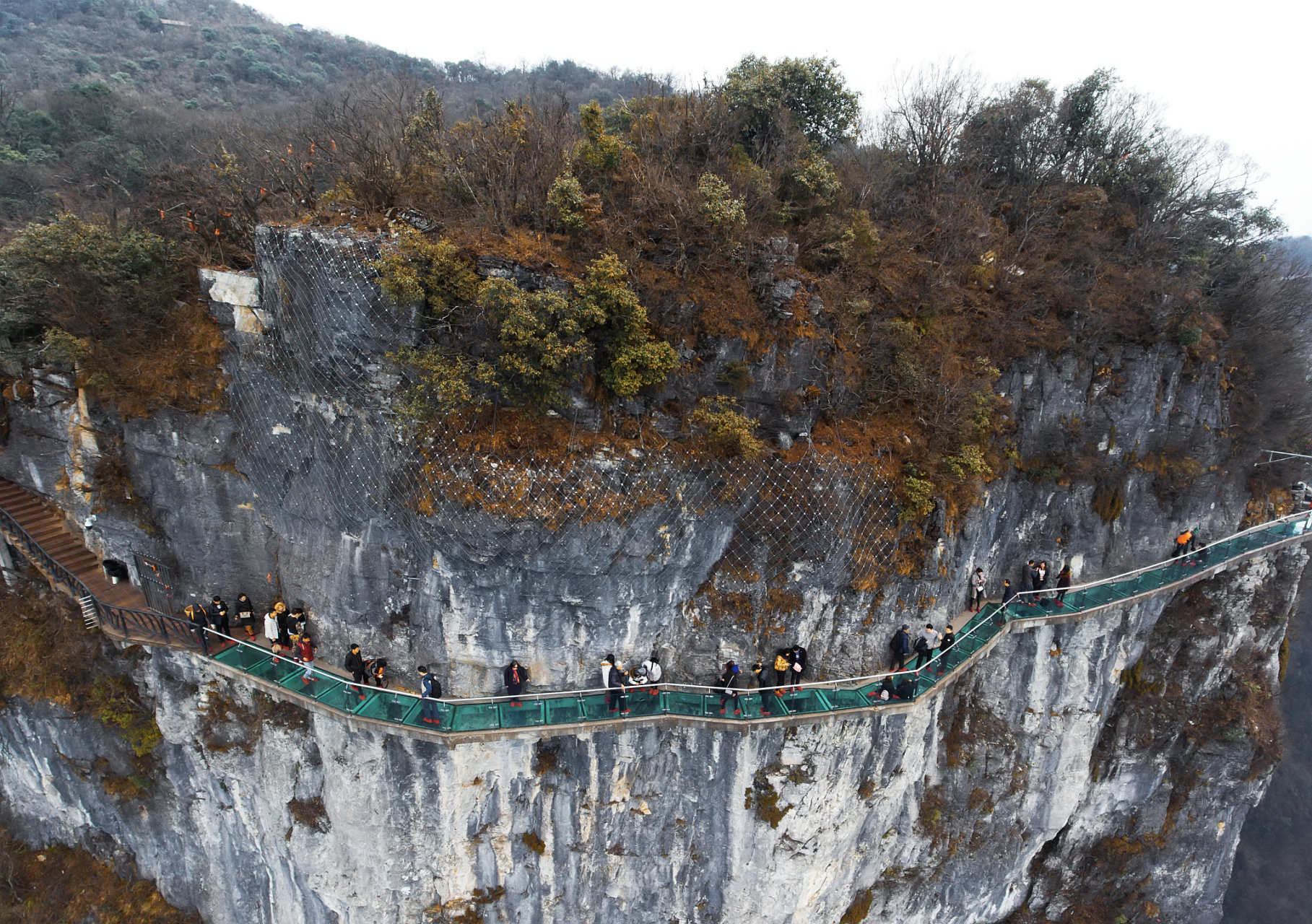大鸿寨风景区位于河南禹州,拥有壮观的山川风光,独特的地质文化和悠久