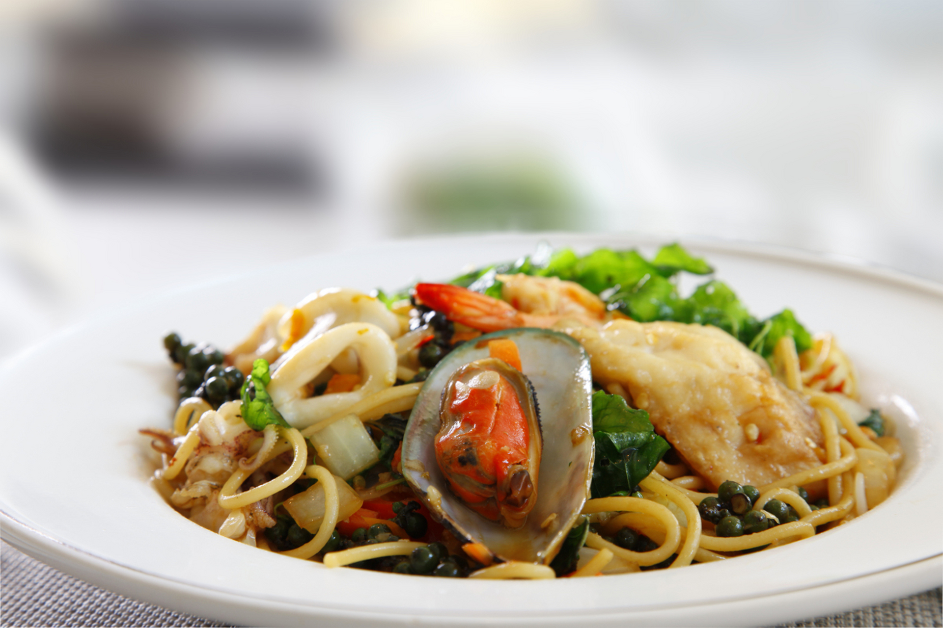 美食菜谱 海鲜乌冬面 海鲜乌冬面的做法: 主料:乌冬面2袋鲜虾250克