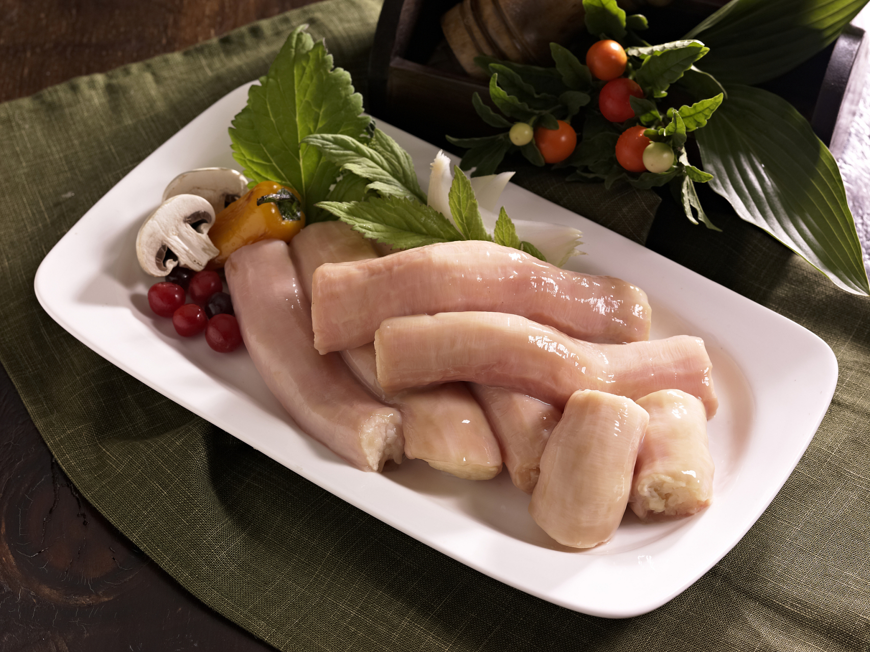 牛鞭是公牛的外生殖器,吃完牛鞭后可能没有反应,也可能会出现面色