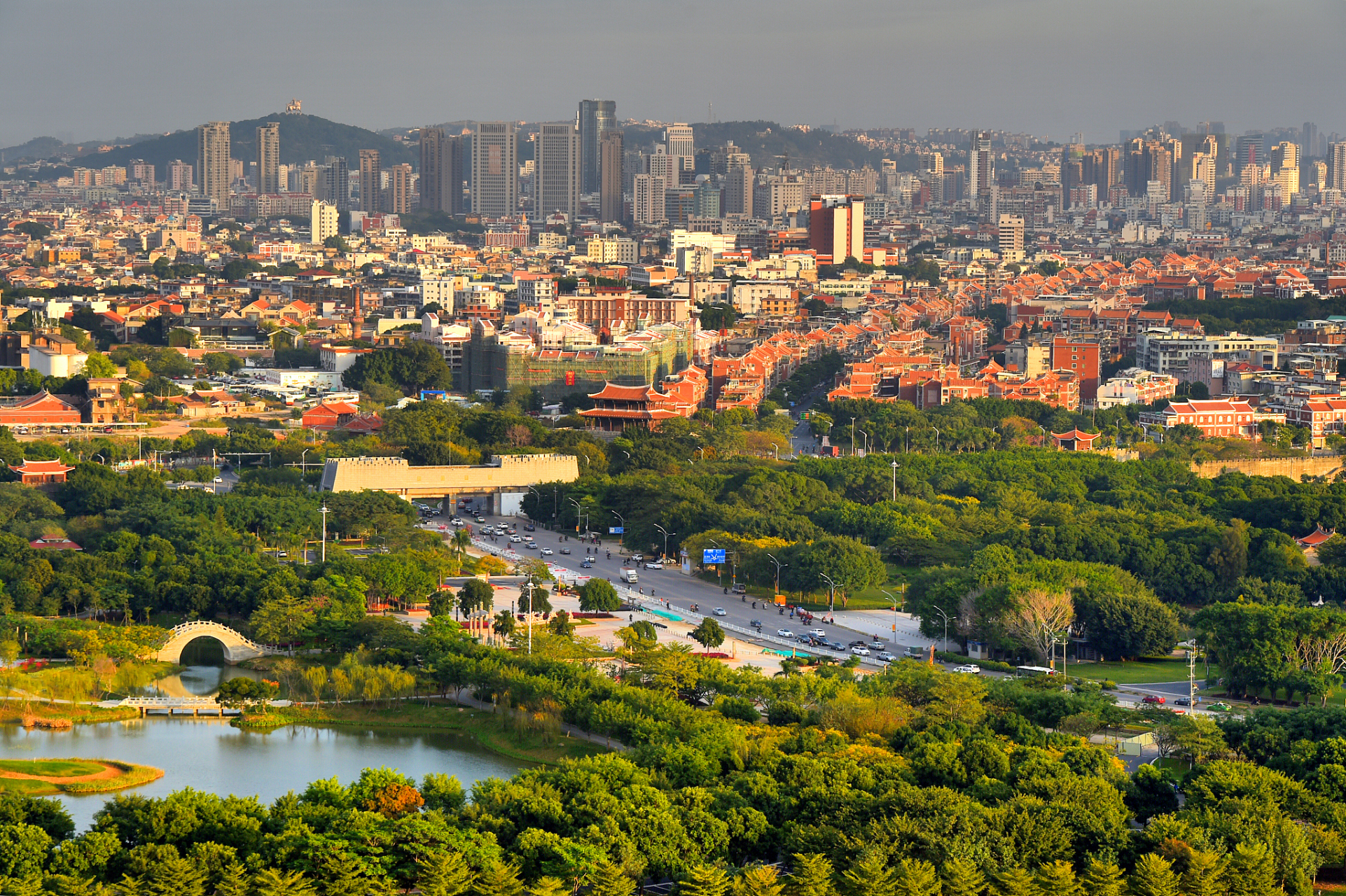 泉州,位于福建东南沿海,是一座承载着深厚海洋文化与多元民族遗风的