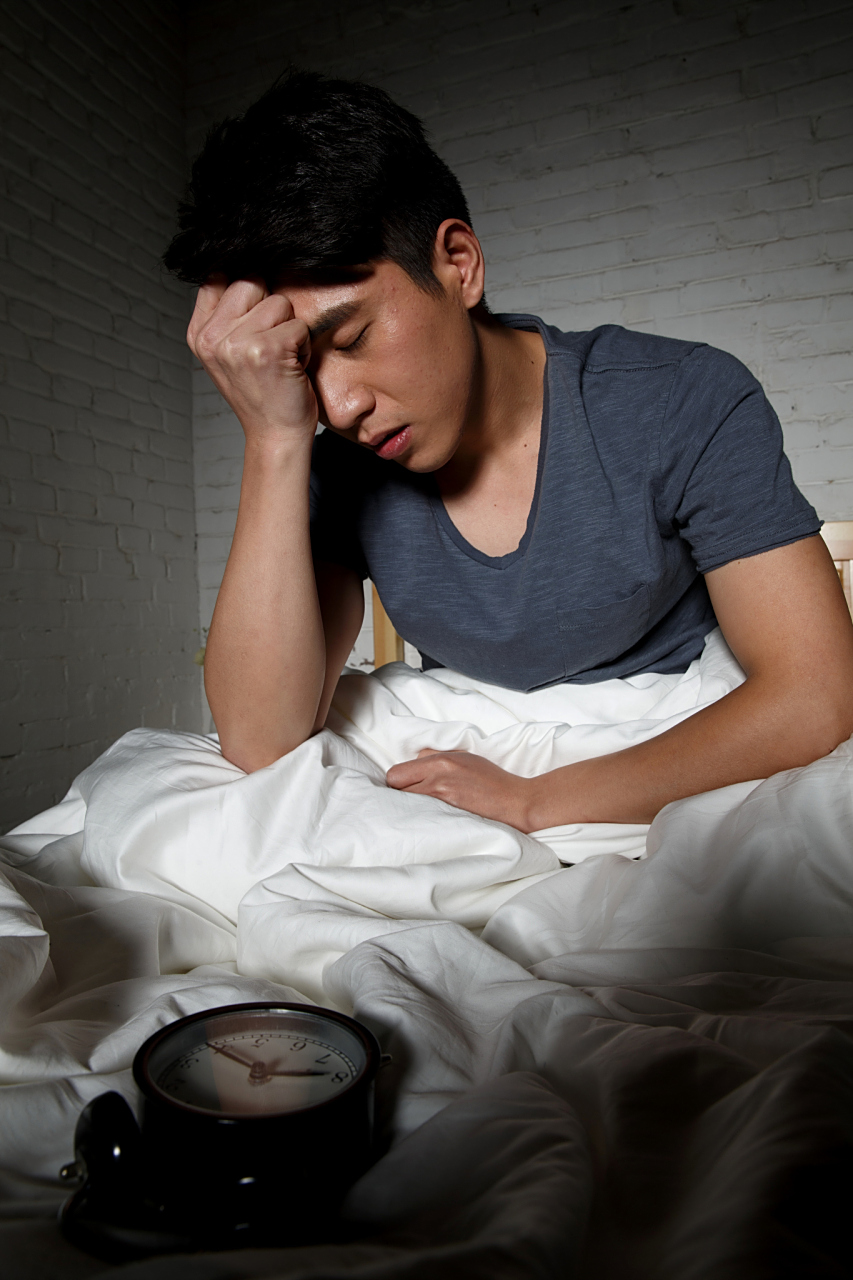 失眠是一种常见的睡眠问题,其症状包括难以入睡,易醒和持续醒来等