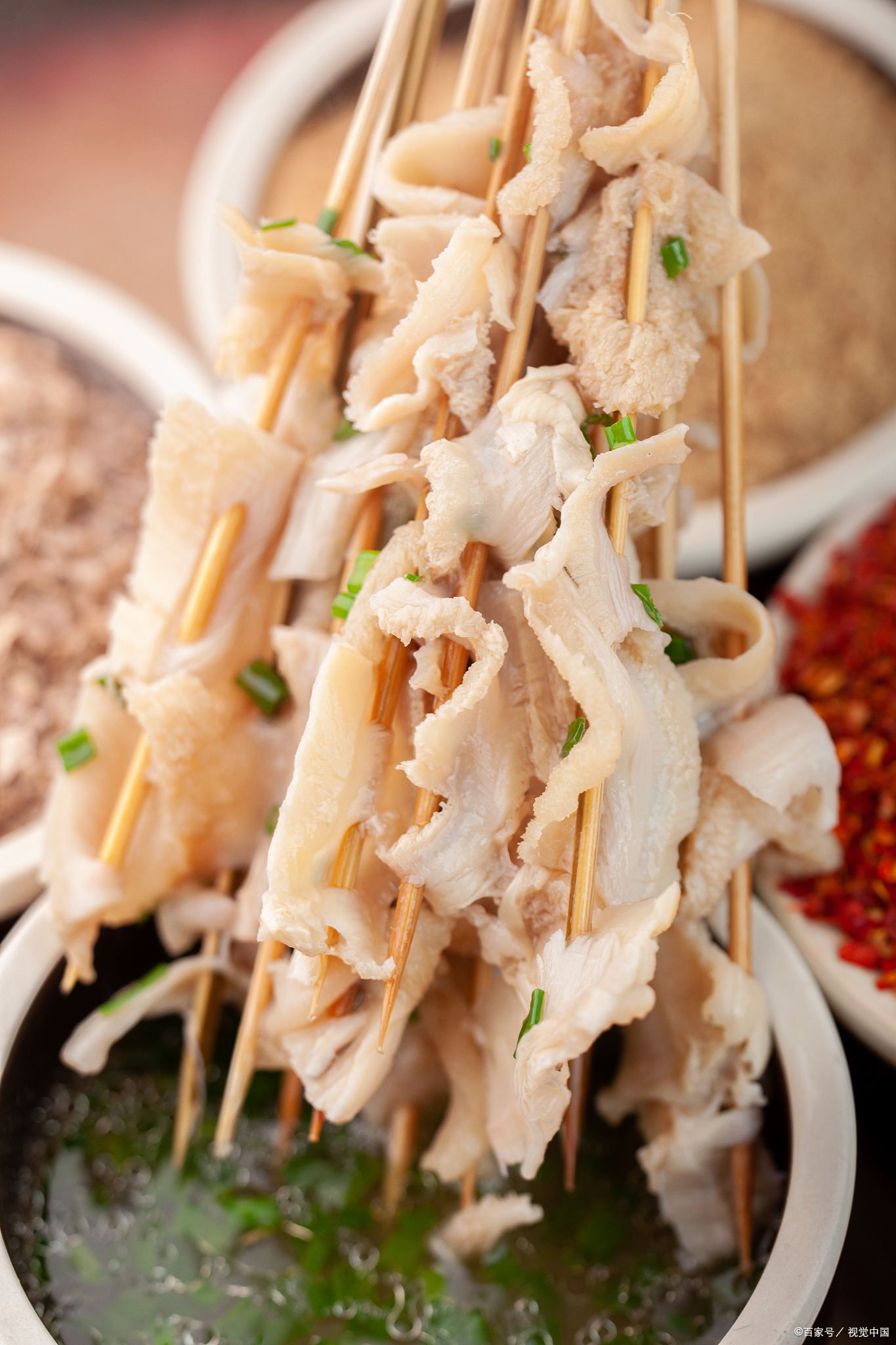 我是小于美食家,一个热爱探索美食的小小吃货.