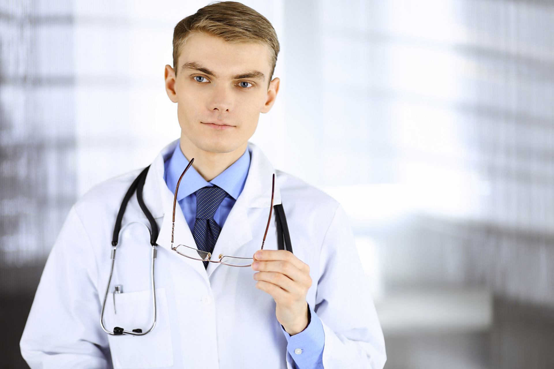 我是医生,但我是男医生,所以找不到目标