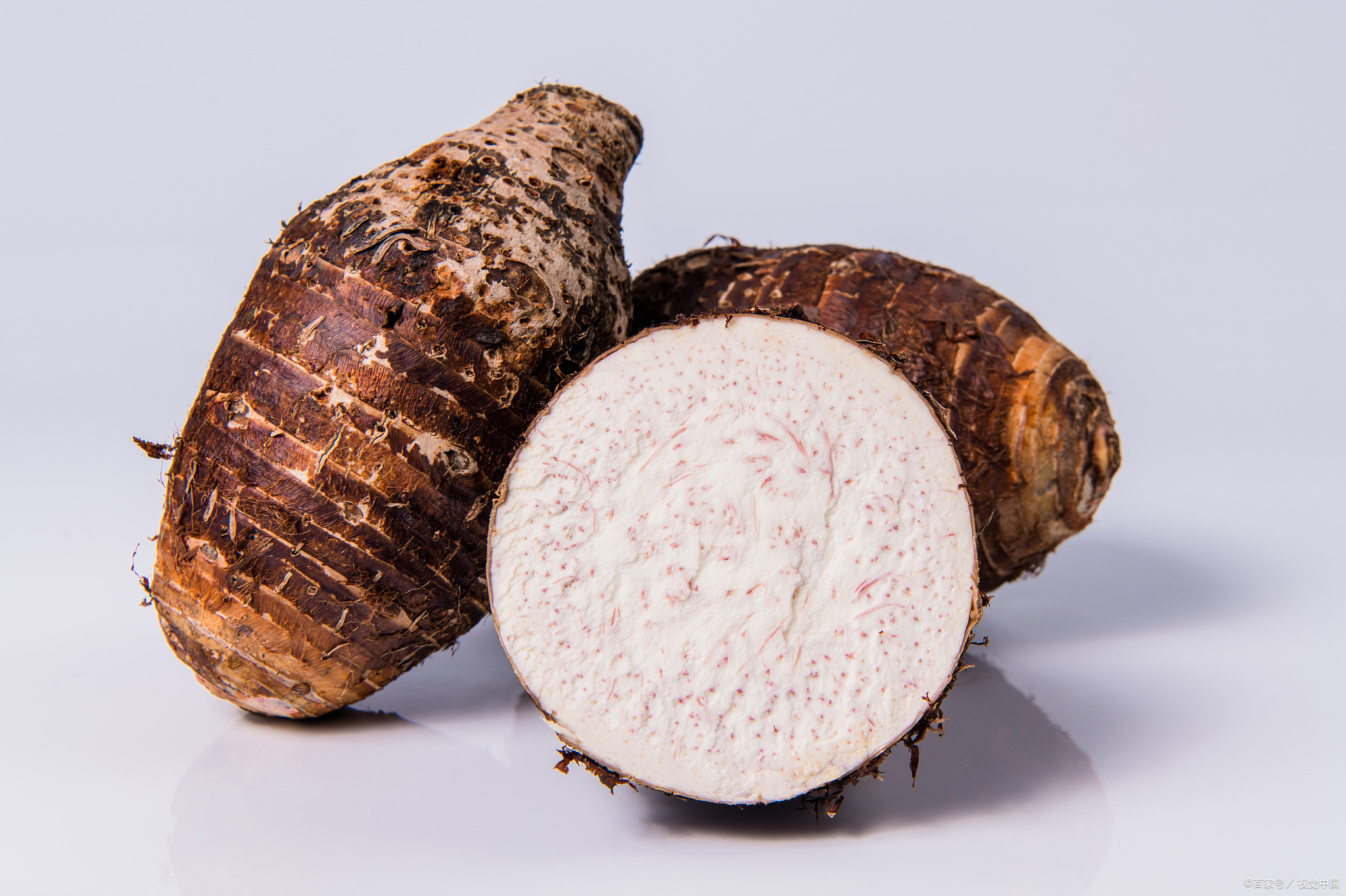 但是,芋头并不适合所有人食用,以下是一些需要注意的事项:  1芋头中