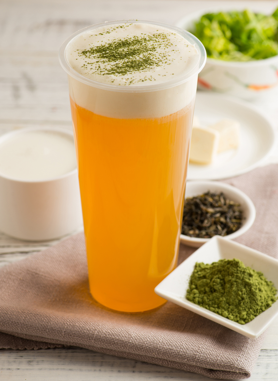 店内的音乐轻柔悠扬,环境温馨舒适,让人感到放松和愉悦.