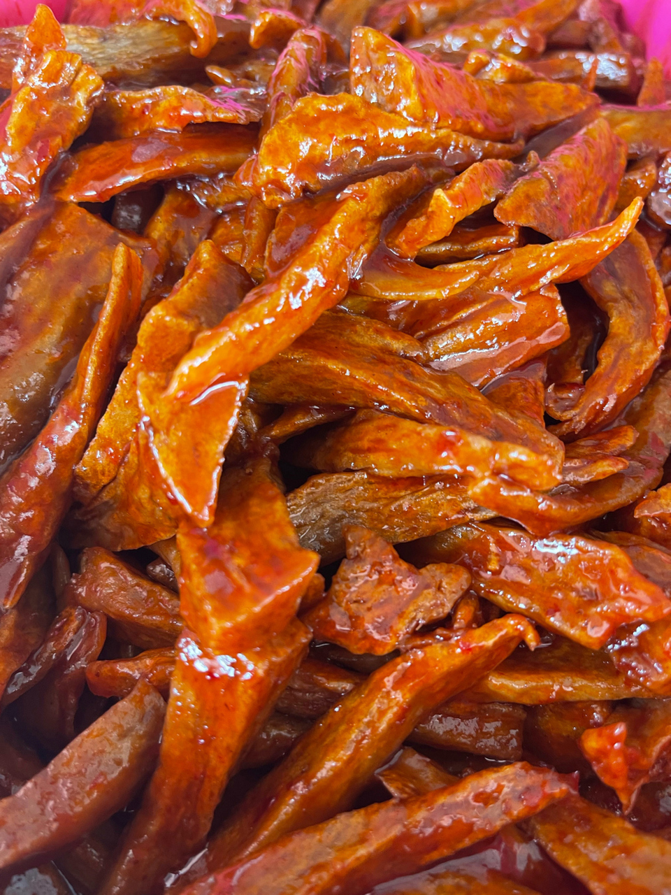 说到重庆特产,我得先说说那让人一吃就忘不了的重庆赶水萝卜干.