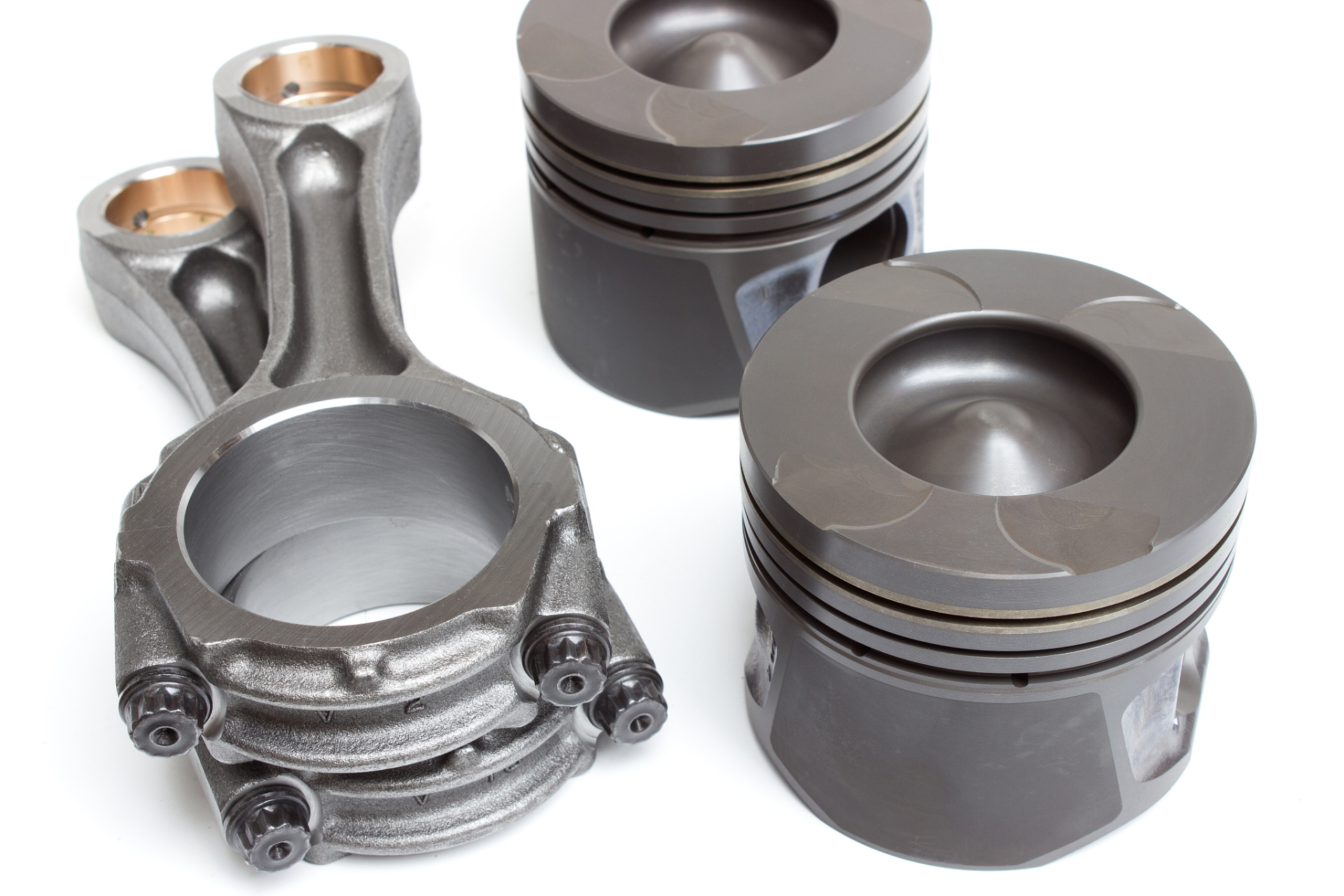 活塞的气环和油环的受损都可能引起燃烧机油的问题.