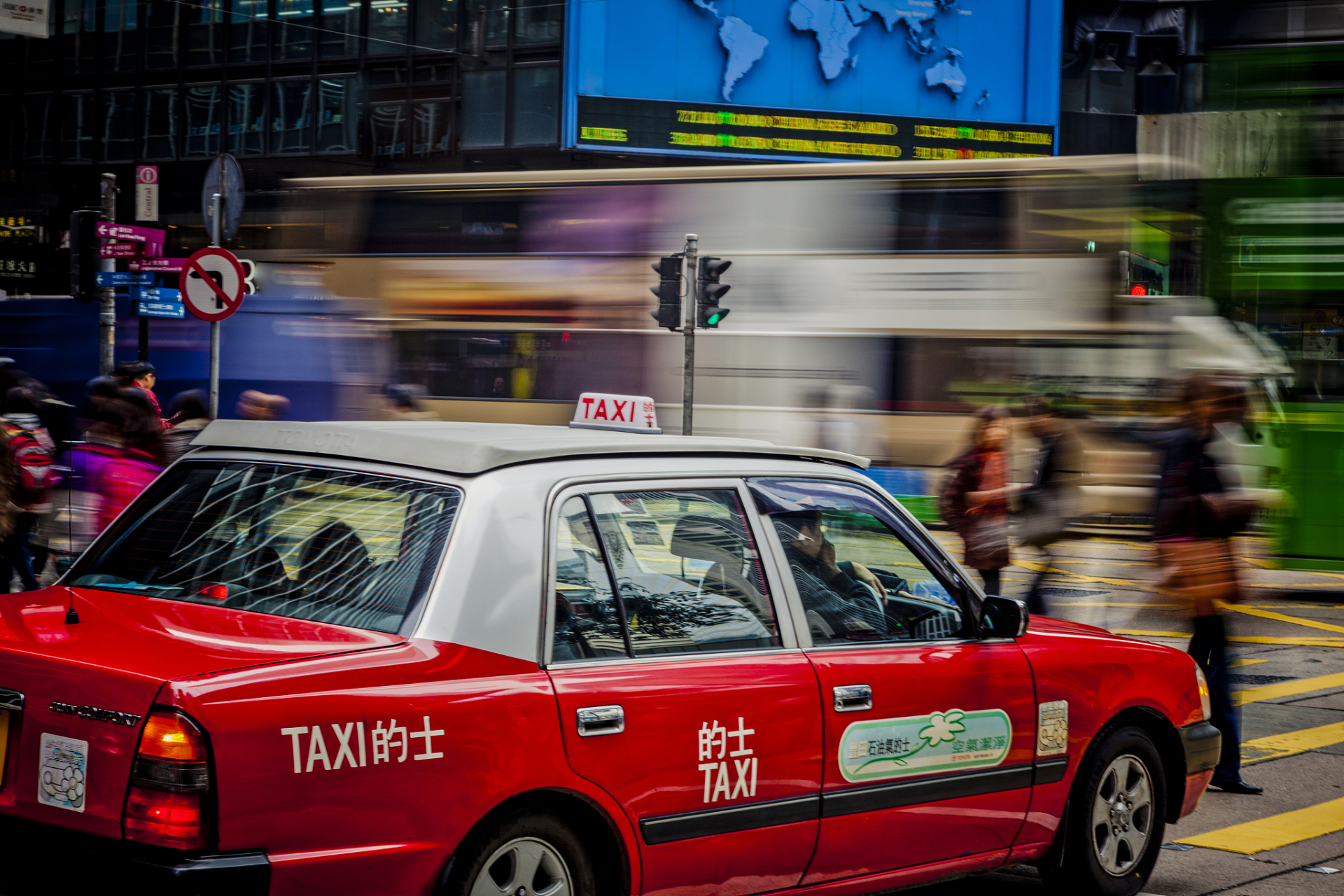 11566 香港的出租车行业存在一定的监管缺失,导致一些出