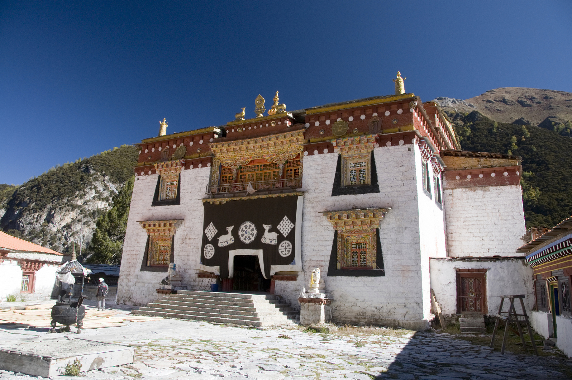 吉隆镇的帕巴寺是一个绝佳的选择!