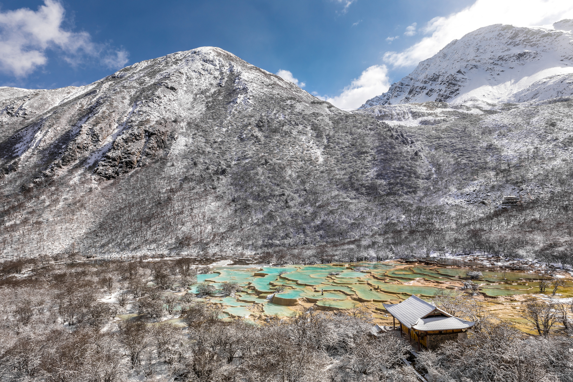 四川省阿坝藏族羌族自治州理县孟屯河谷是冬季旅游胜地,位于青藏高原