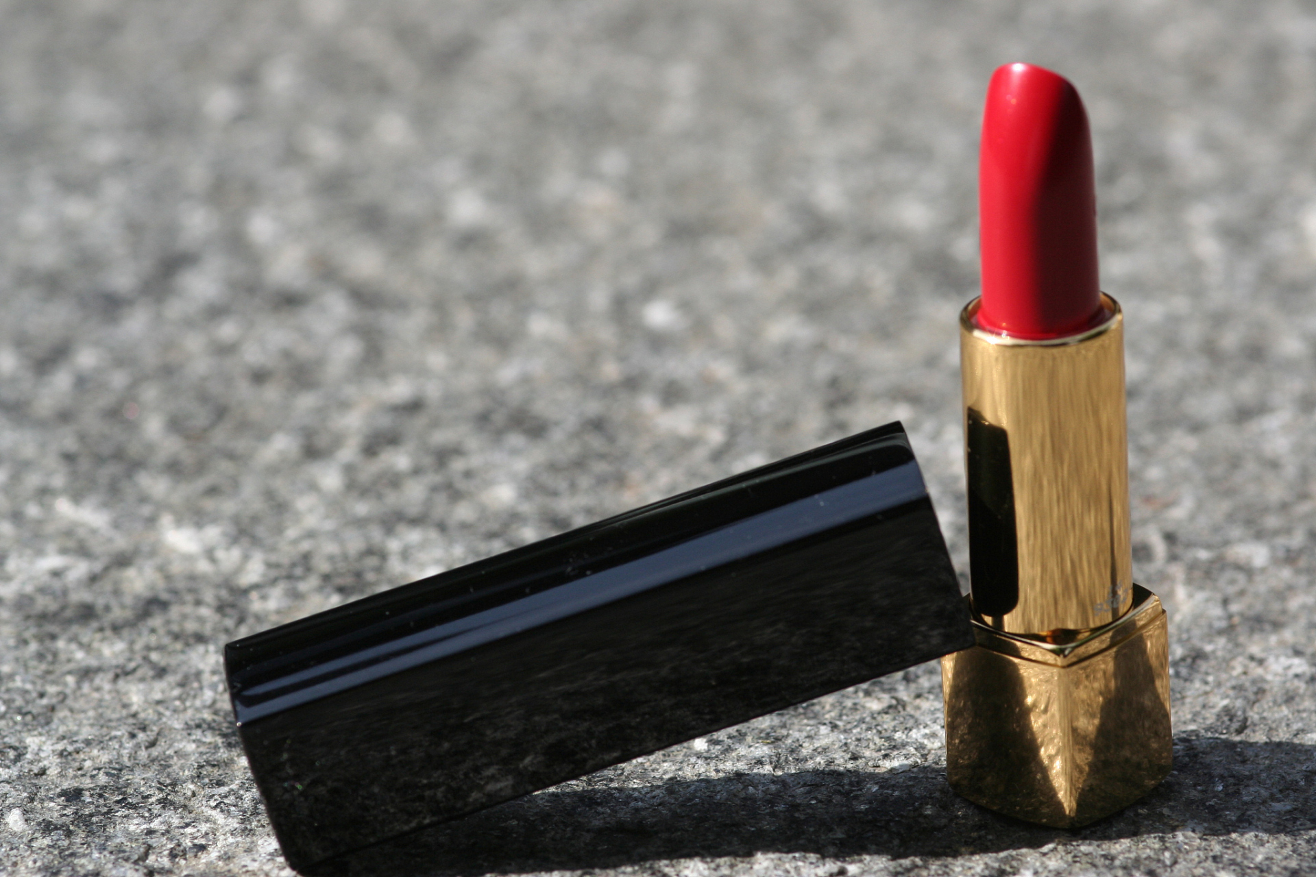 ysl圣罗兰黑管唇釉610冰乌龙镜面,是一款备受欢迎的唇部彩妆产品.