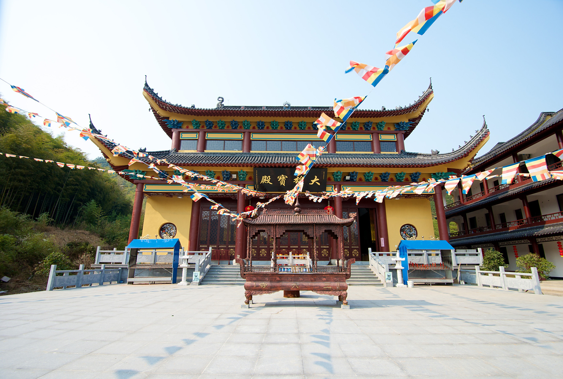 湖北恩施州利川市团堡镇的石龙寺,是一座历史悠久的古庙,被誉为"鄂西