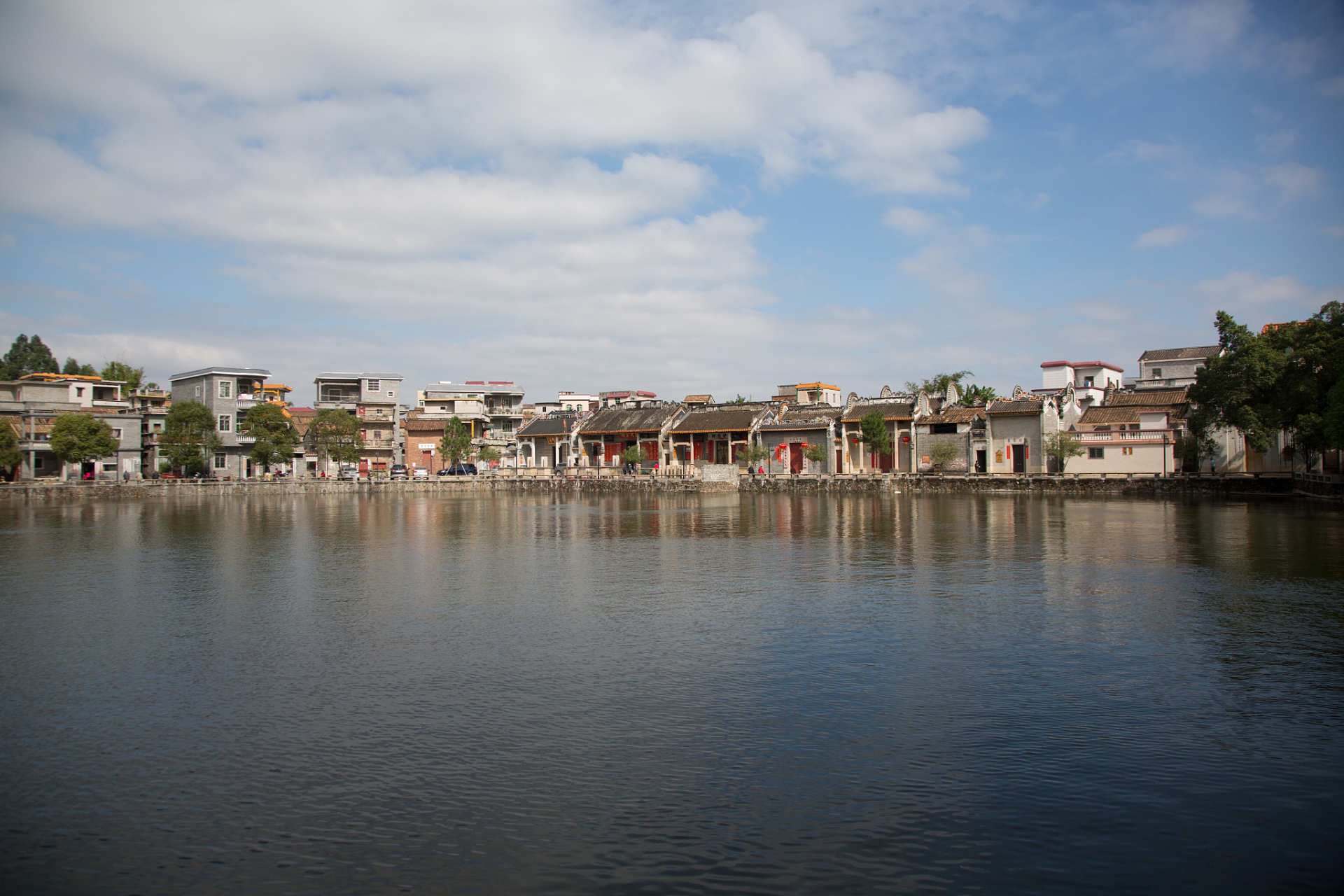 乐享周末分享吧# 东沙古镇,历史与现代的交汇点 东沙古镇因其悠久的