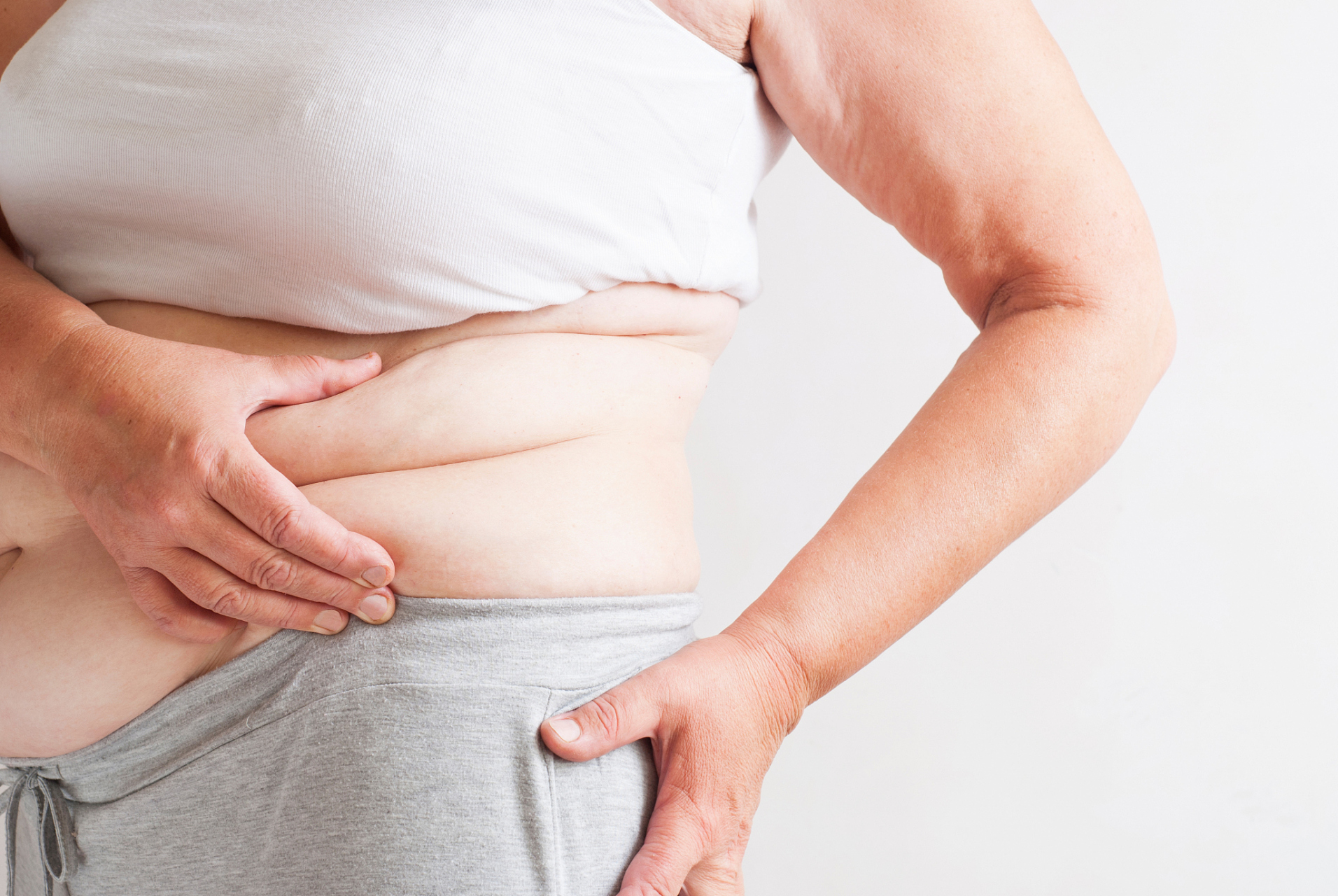 生活中,很多女性朋友对肚子上的小肚腩一" 游泳圈",持一种种放任自流