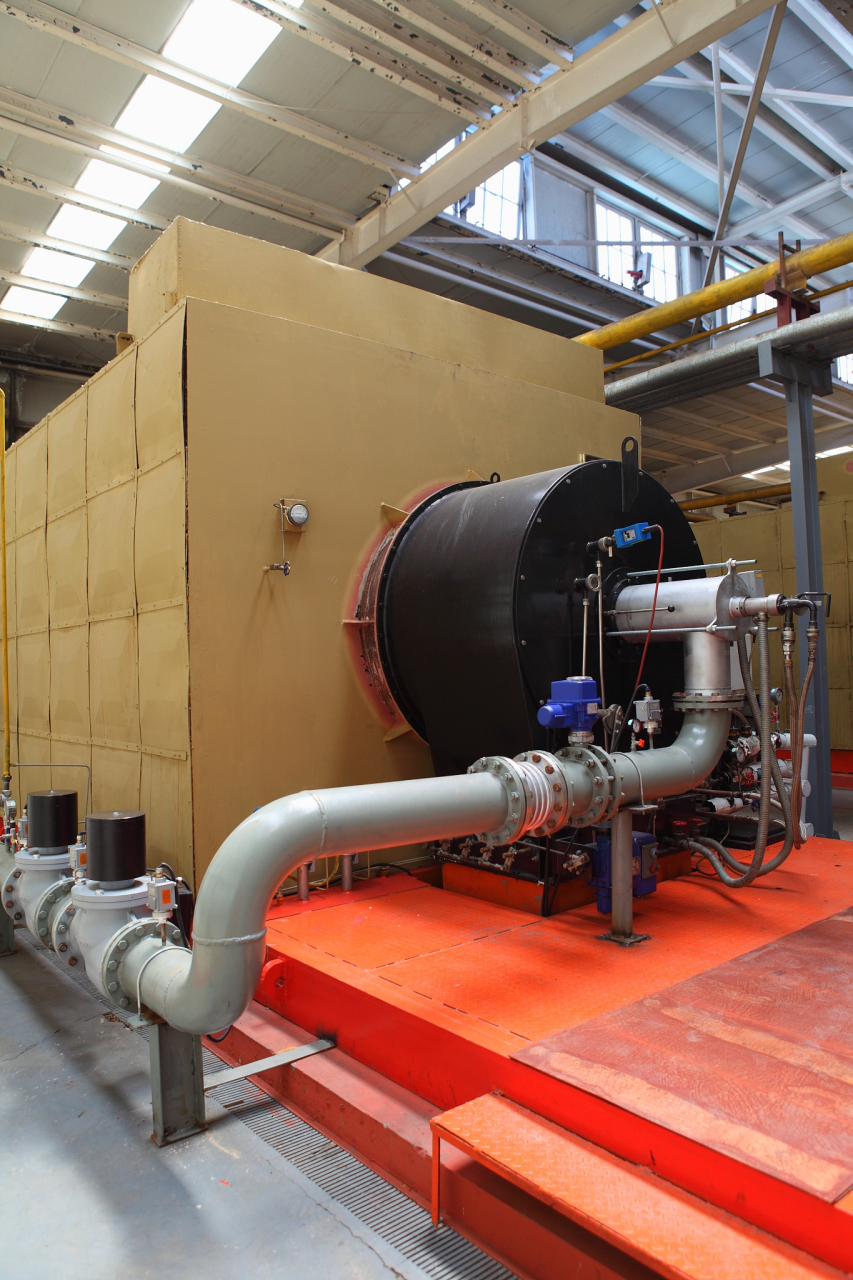 承压蒸汽锅炉:锅炉设计正常水位容积大于或等于30l,且额定蒸汽压力