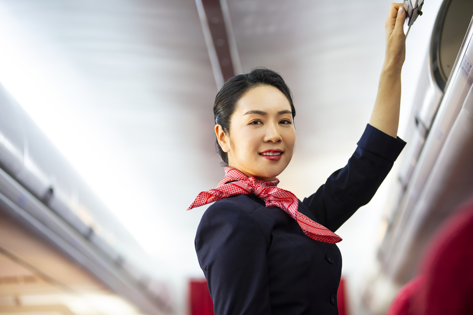 国泰航空行政总裁用普通话道歉# #国泰航空空乘疑歧视非英语乘客