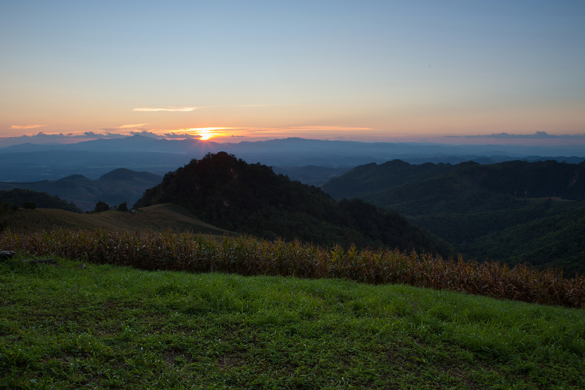 邵阳南山旅游指南:  邵阳南山位于湖南省邵阳市城步苗族自治县,是一