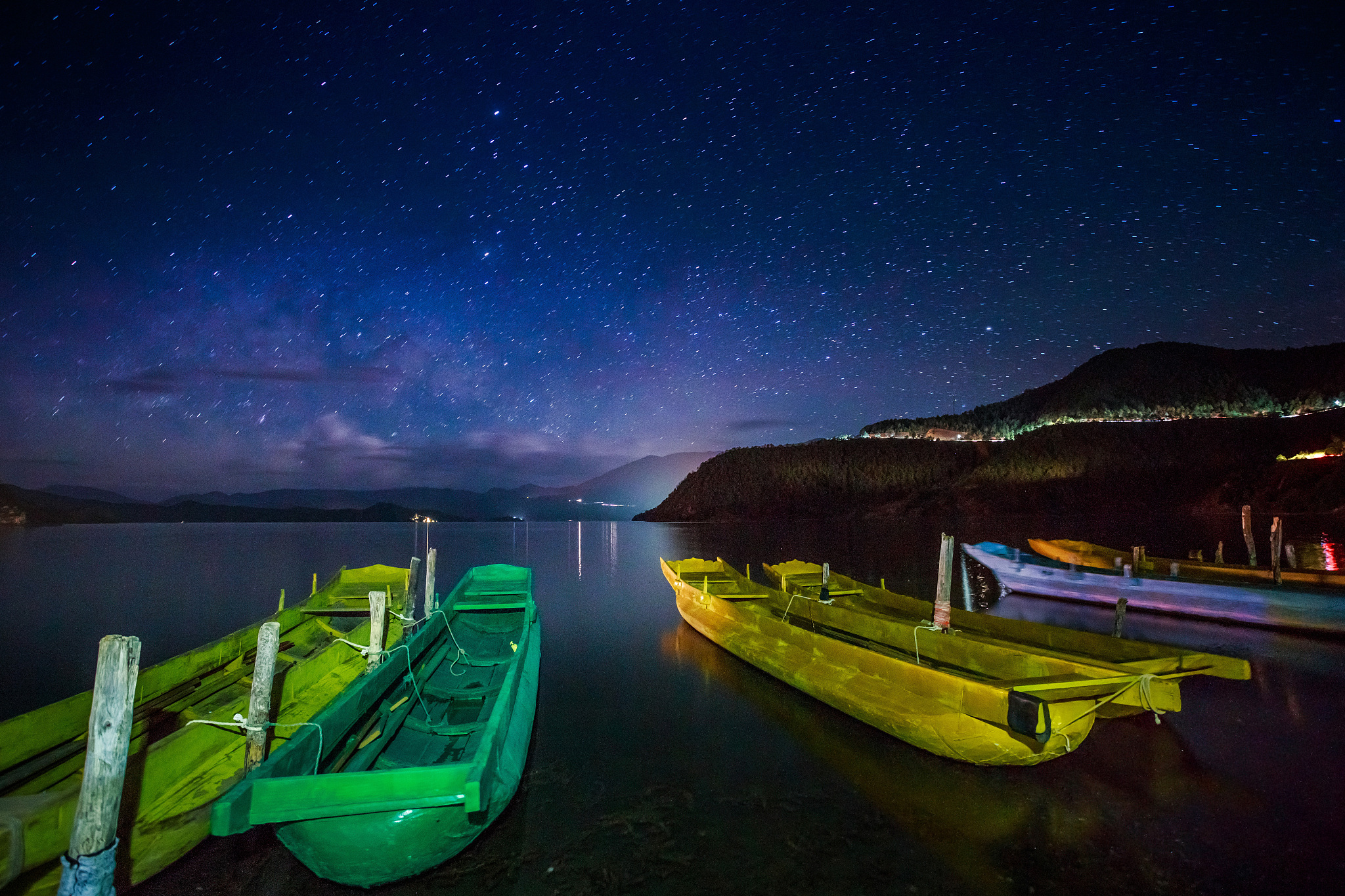 丽江泸沽湖的星空露营,银河倒影超浪漫!