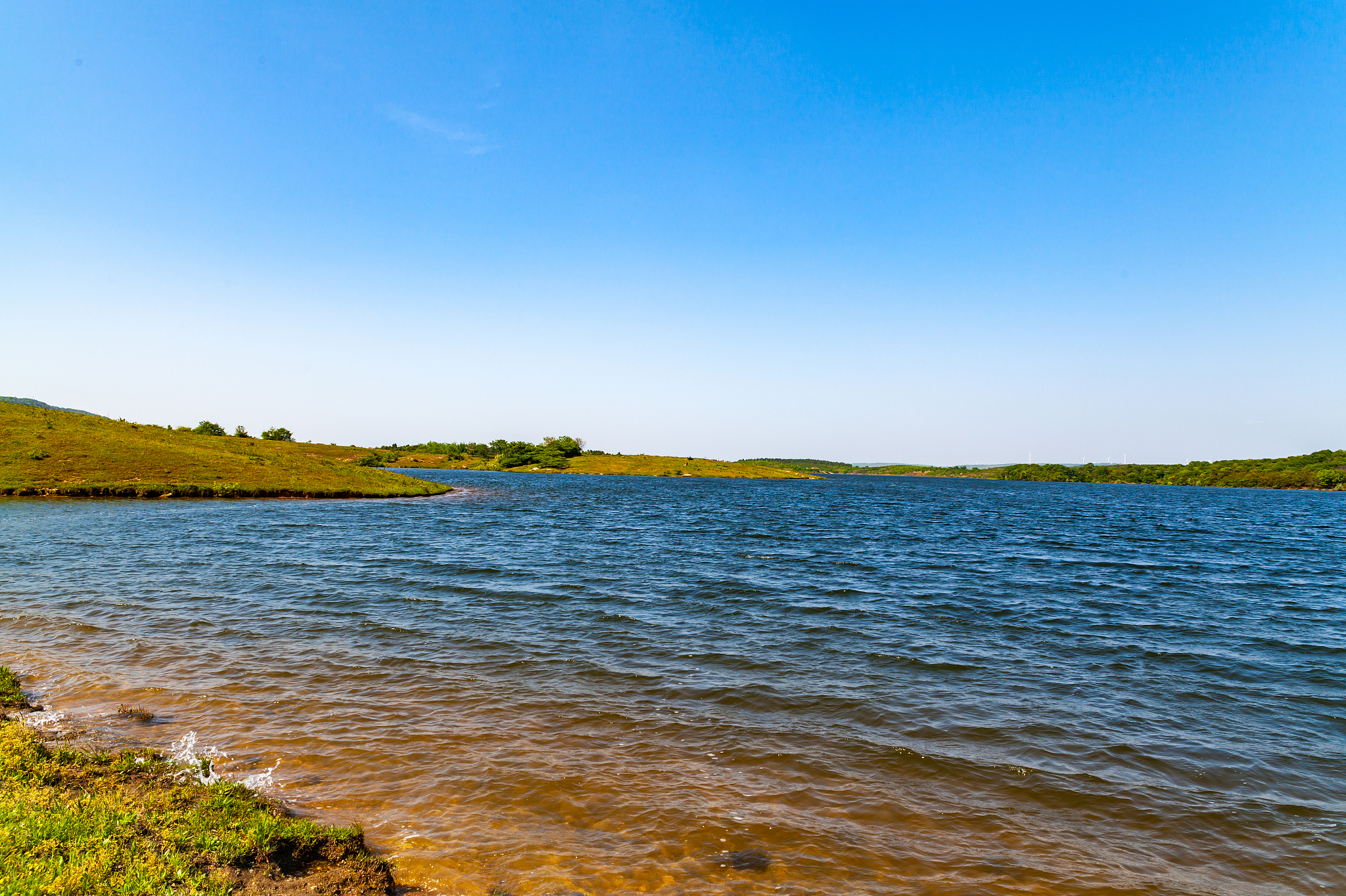 松原的湖泊风景如画吗,您是否在湖边度过了悠闲时光?
