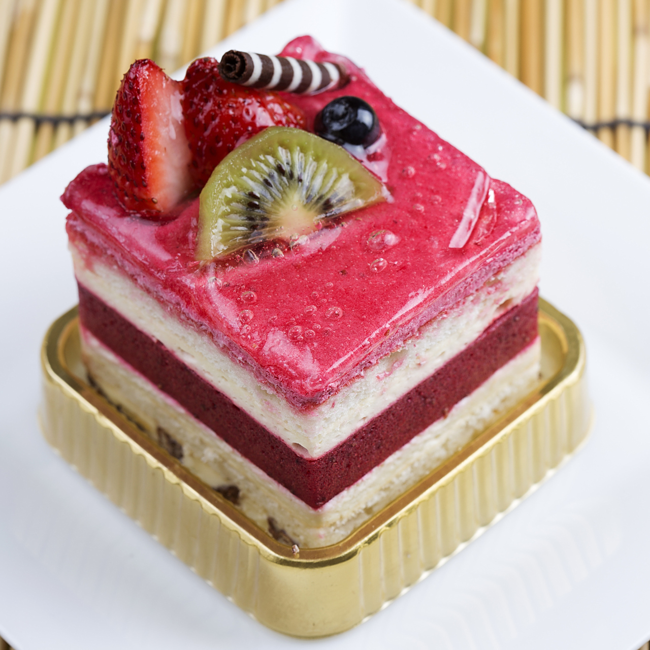 草莓慕斯蛋糕:缔造甜品新风尚的浪漫之旅  一,前期准备  首先,我们要