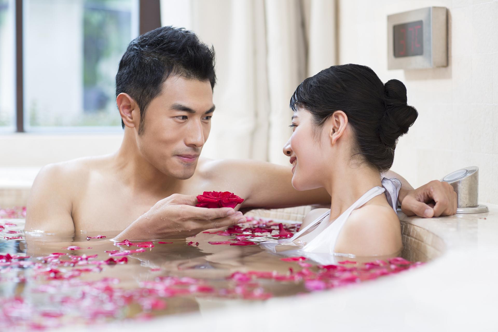 家事外事从不瞒媳妇; 4.自己选的媳妇自己疼; 5